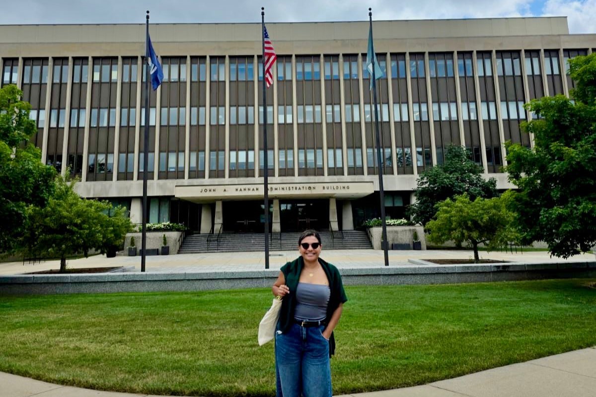Professora Suiane no campus da Michigan State University
