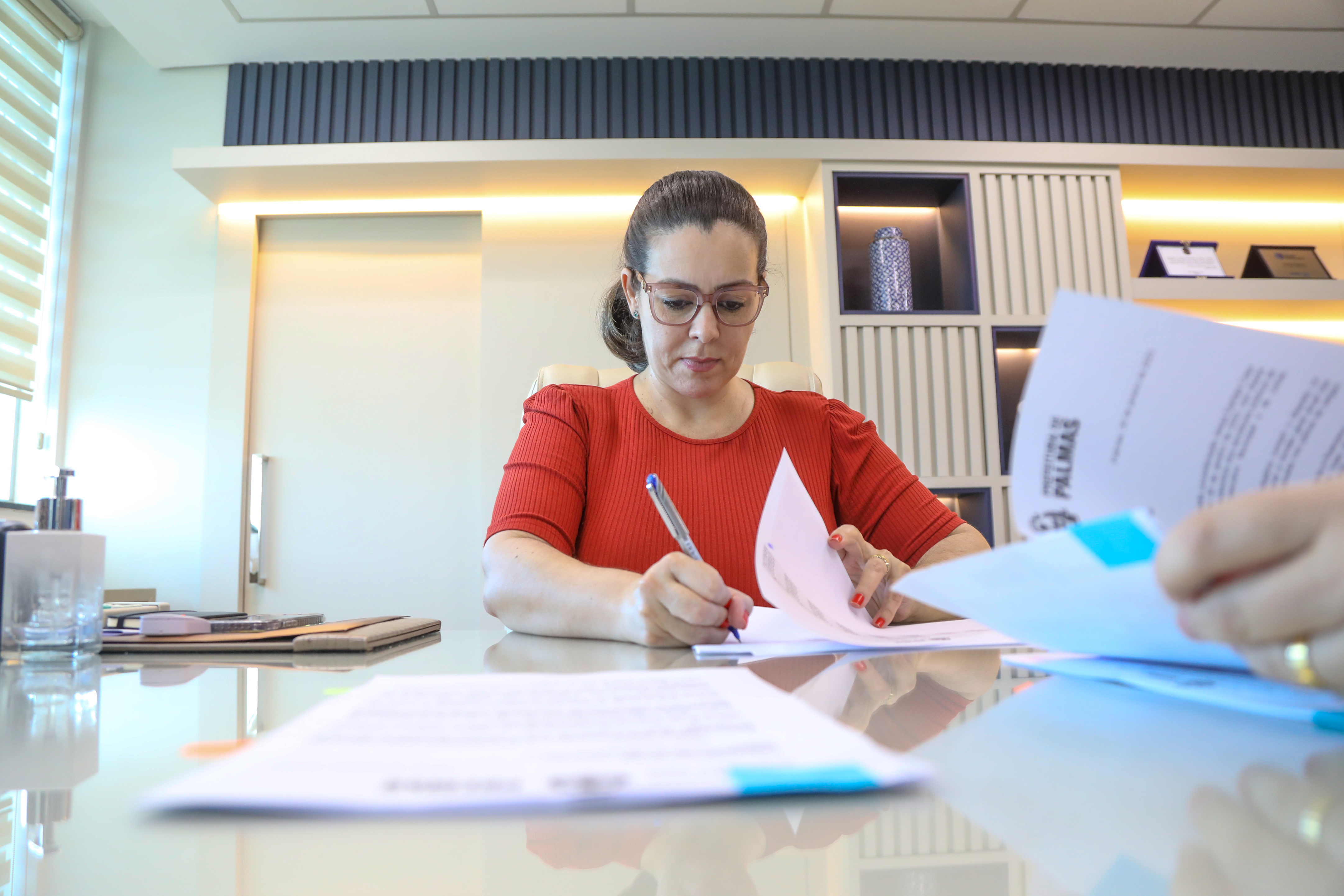 Prefeita Cinthia concede Data-base de 7% para 11.480 servidores de Palmas