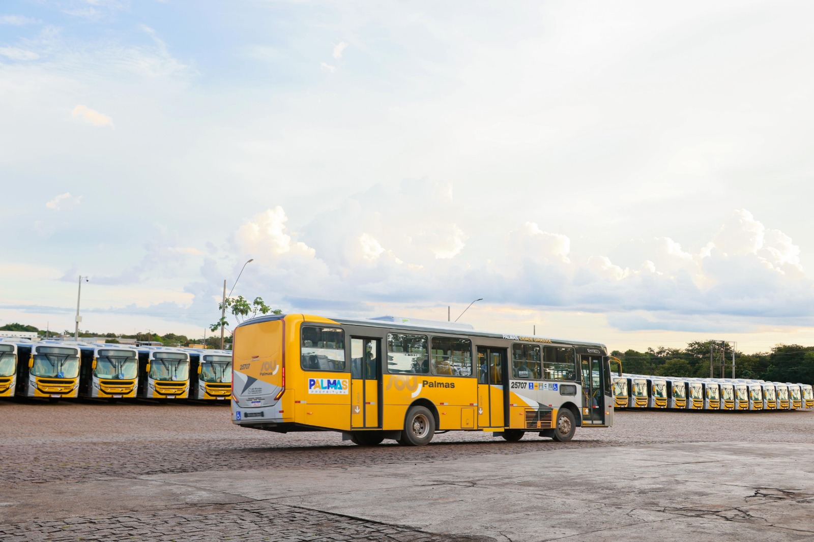 Todos os ônibus têm rampa de acesso, wi-fi e tomada para carregar celular