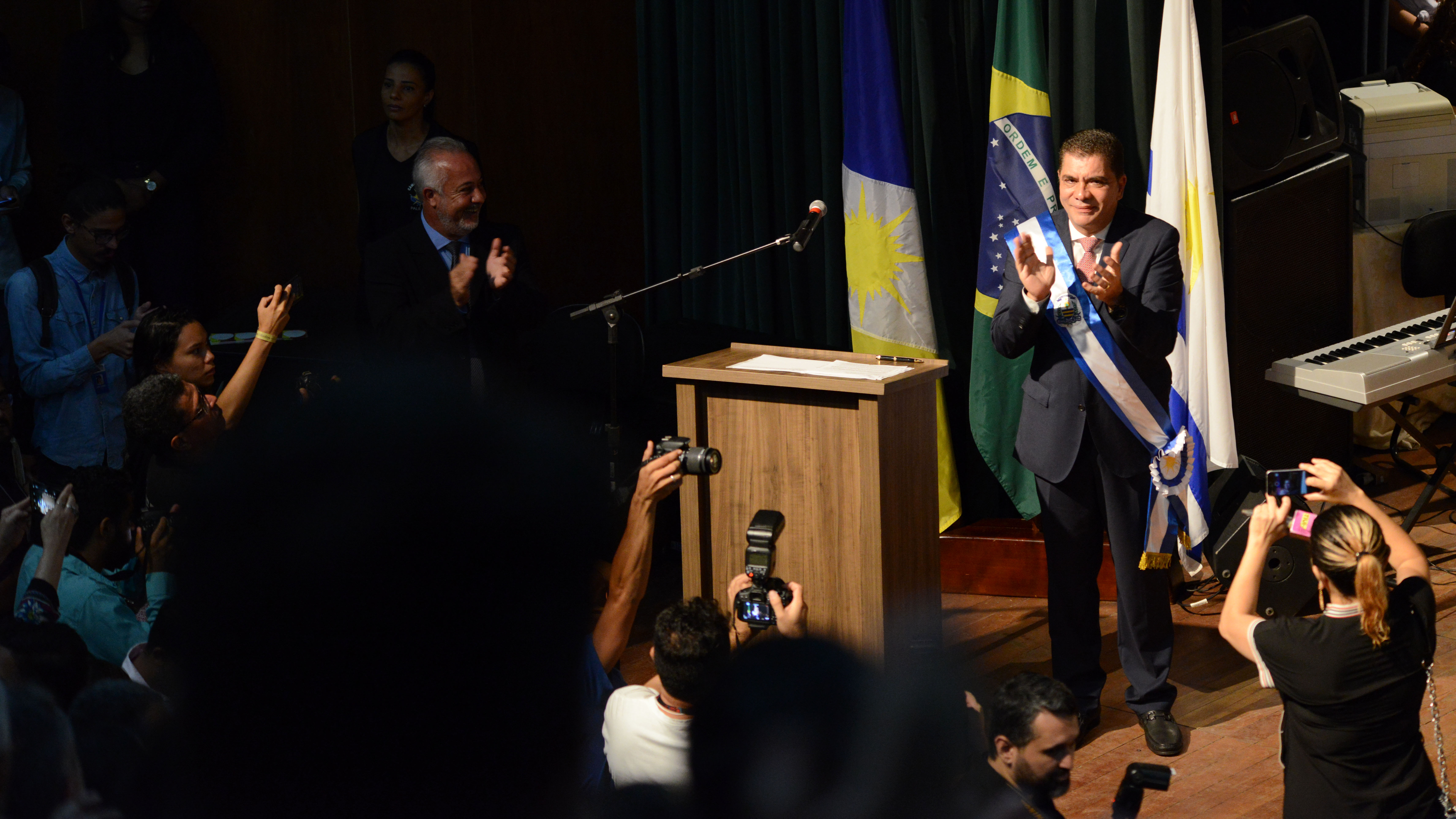 “Despede um gestor, mas continua uma gestão”, diz Carlos Amastha ao transmitir cargo de prefeito para Cinthia Ribeiro