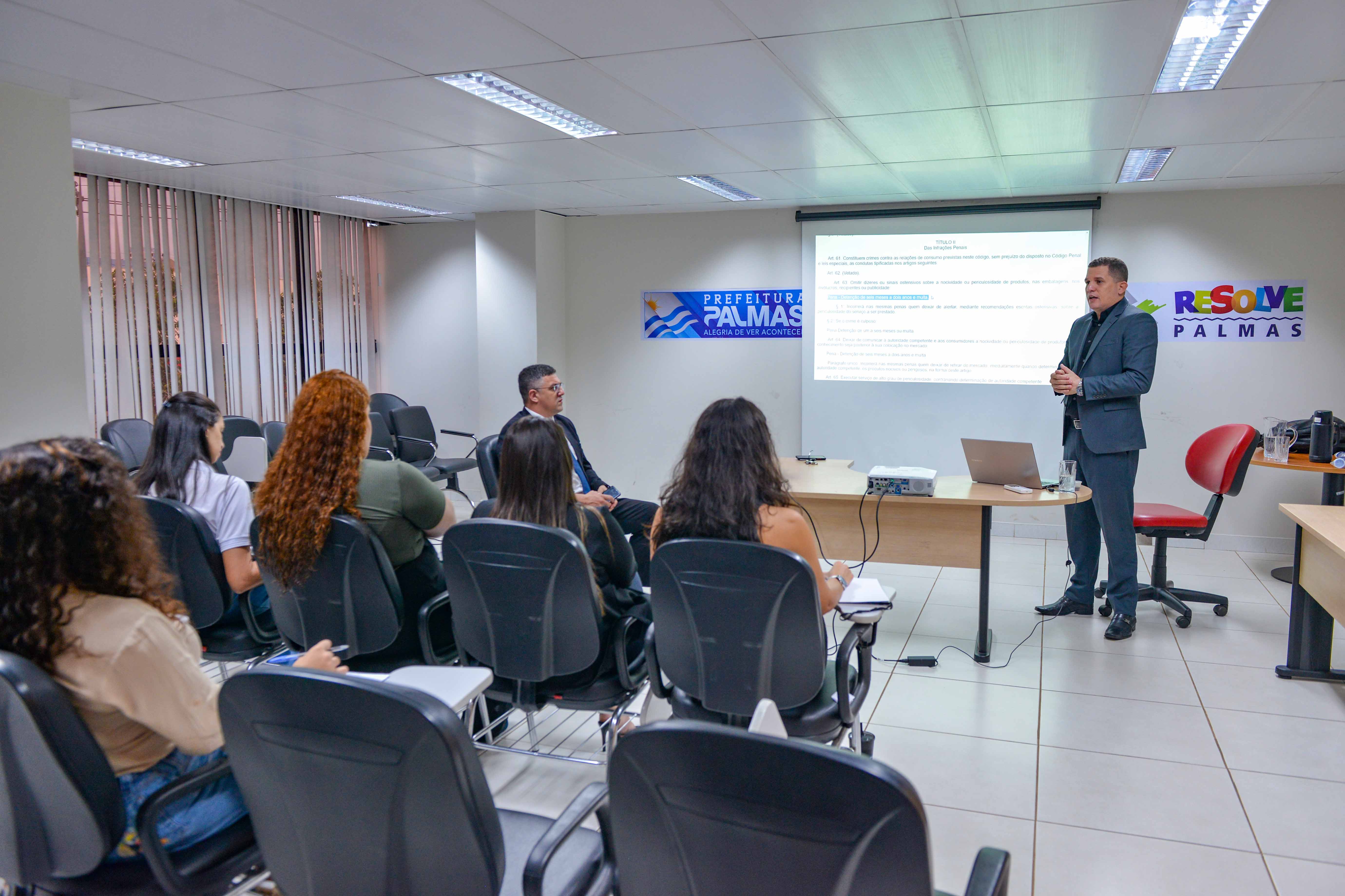 Servidores do Procon Municipal passam por capacitação sobre crimes cometidos nas relações de consumo