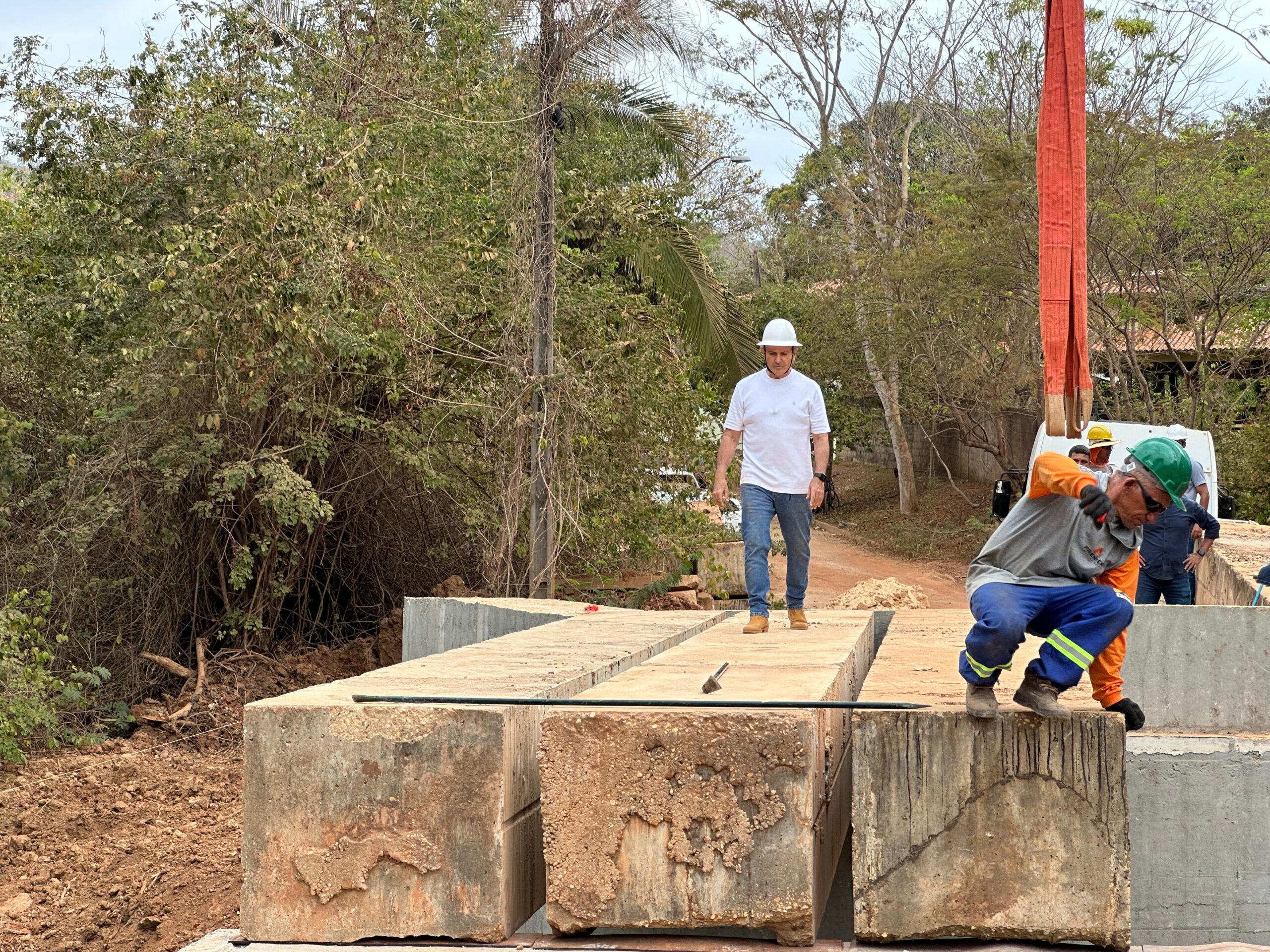 Prefeito Eduardo Siqueira acompanha andamento das obras da nova ponte em Taquaruçu