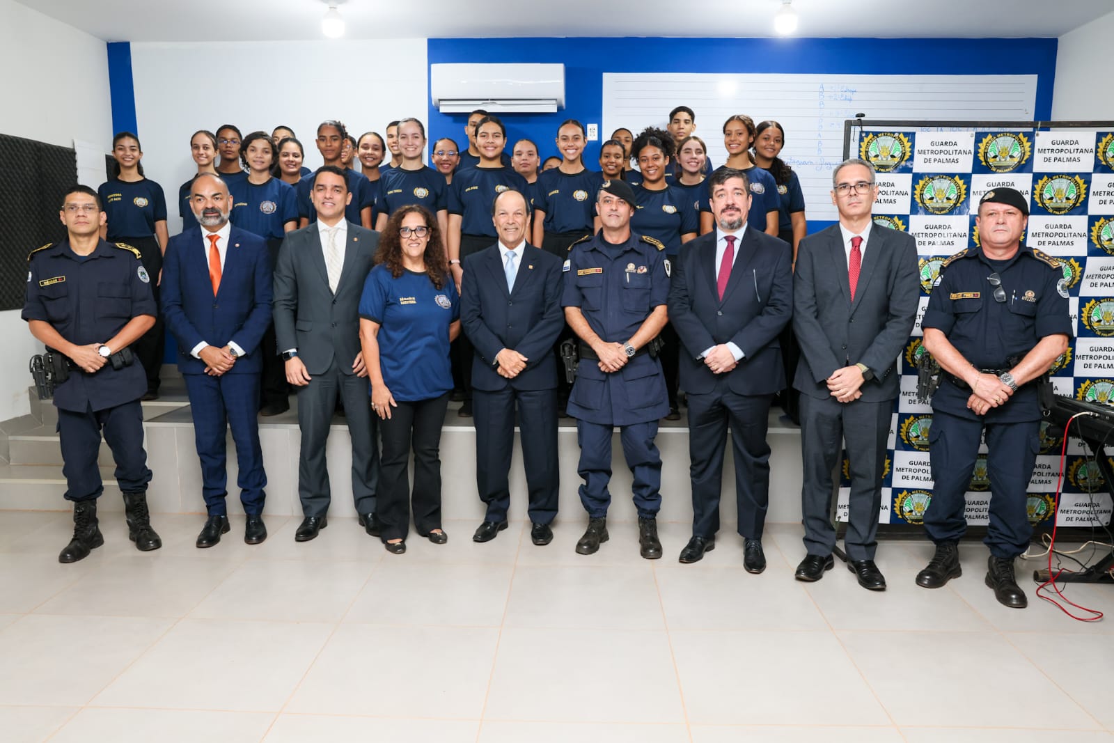 Presidente da CSP/CNMP ao lado do Coral Jovem da Guarda Metropolitana de Palmas