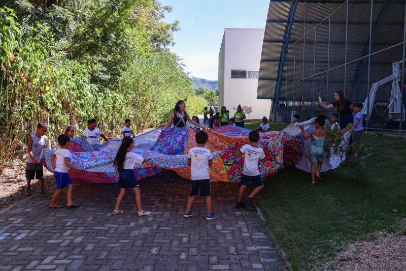 Atividades ao ar livre na ETI Fidêncio Bogo encerram o projeto Palmas para o Brincar 2024