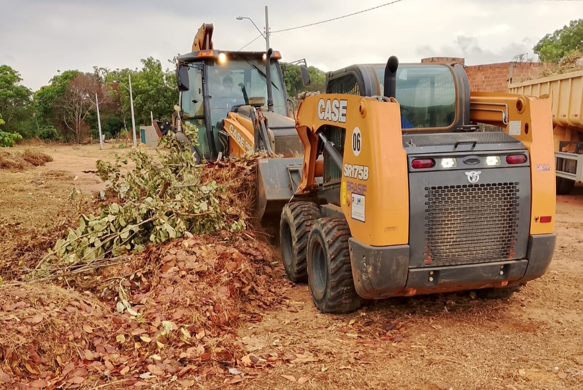 Prefeitura de Palmas realiza limpeza e retirada de entulho no Jardim Taquari