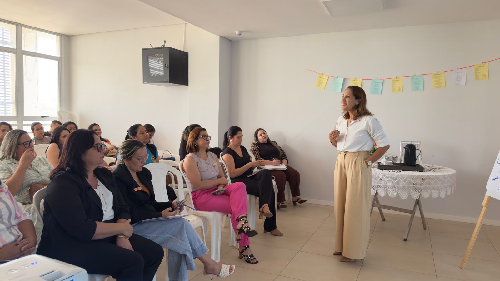 Profissionais da rede municipal de Educação participam de Café Pedagógico sobre orientação educacional