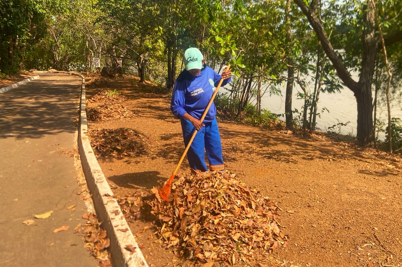 Prefeitura de Palmas executa serviços de limpeza e manutenção no Parque Cesamar