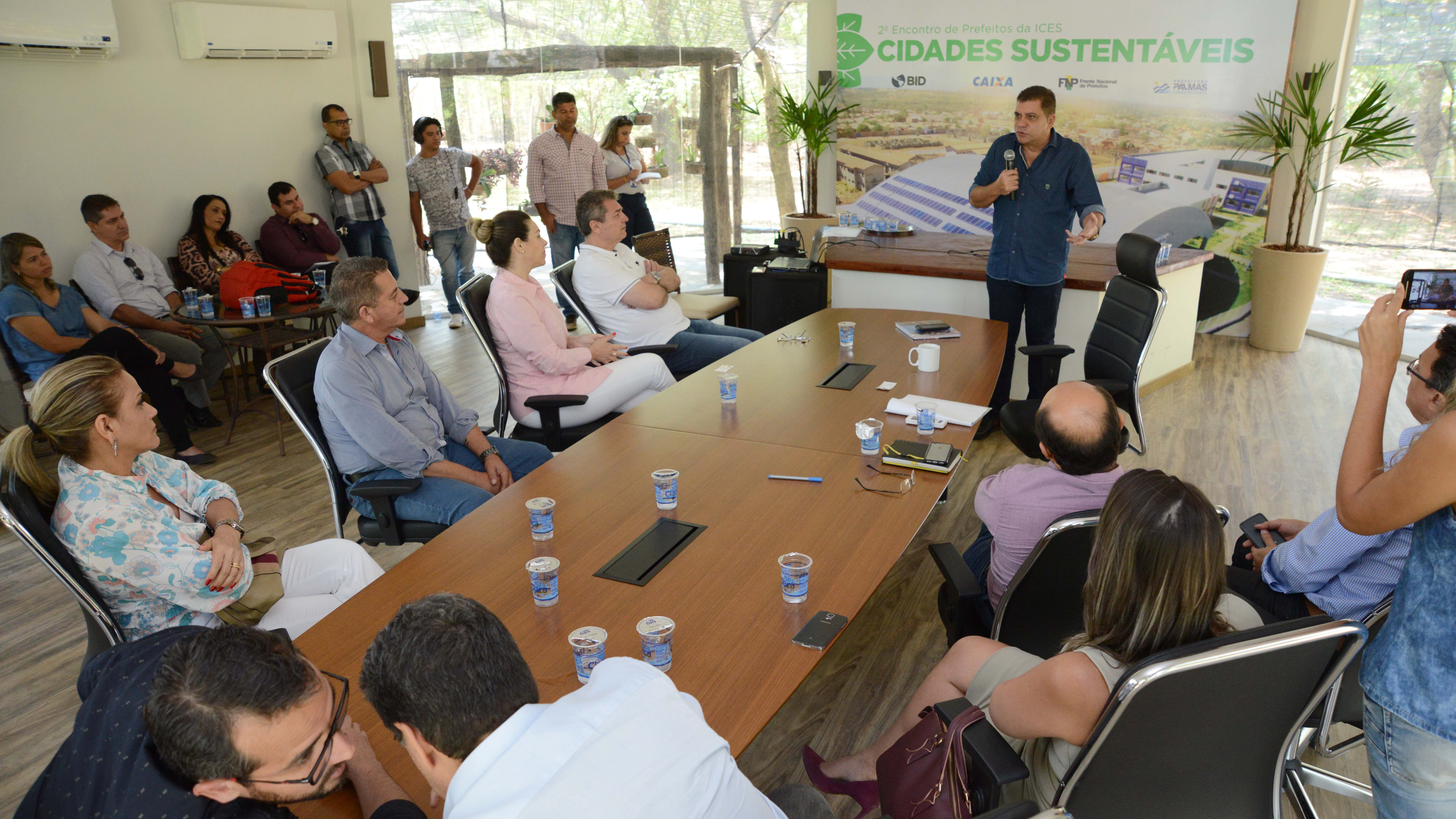 Prefeito Carlos Amastha recebe diretor dos Jogos Escolares da Juventude e apresenta Palmas como candidata à sede da competição