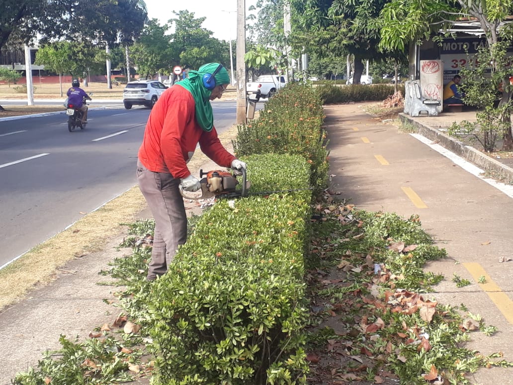 Obras em rotatórias e avenidas, manutenção de paisagismo e pavimento estão em andamento nesta quarta, 31