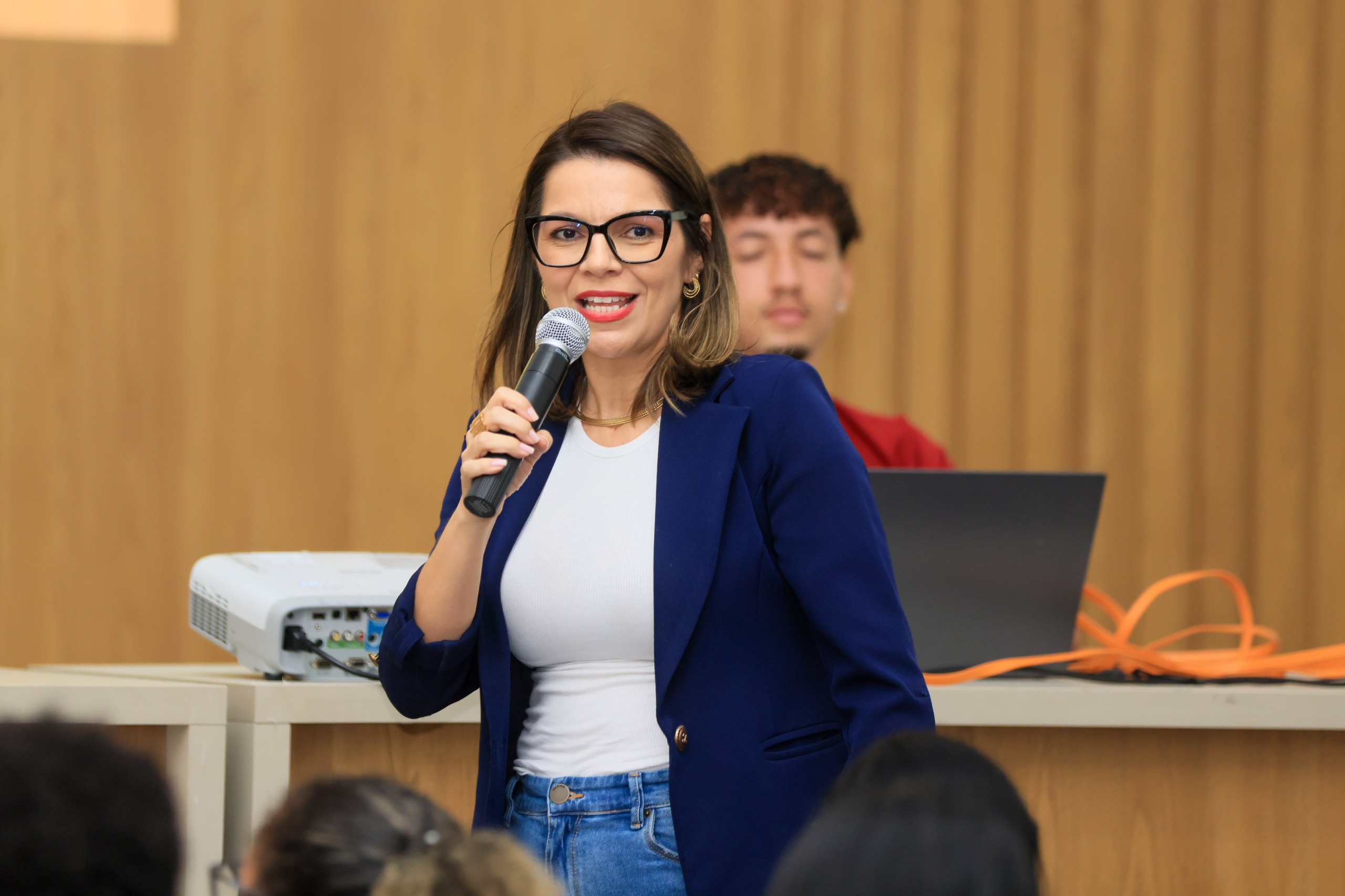 Proposta foi ajudar na identificação dessas formas de comunicação, especialmente na adolescência, fase em que o diálogo pode ser mais desafiador, mas ainda existem estratégias para fortalecer essa conexão”, explica a técnica de apoio intersetorial do Nai, Ângela Campos