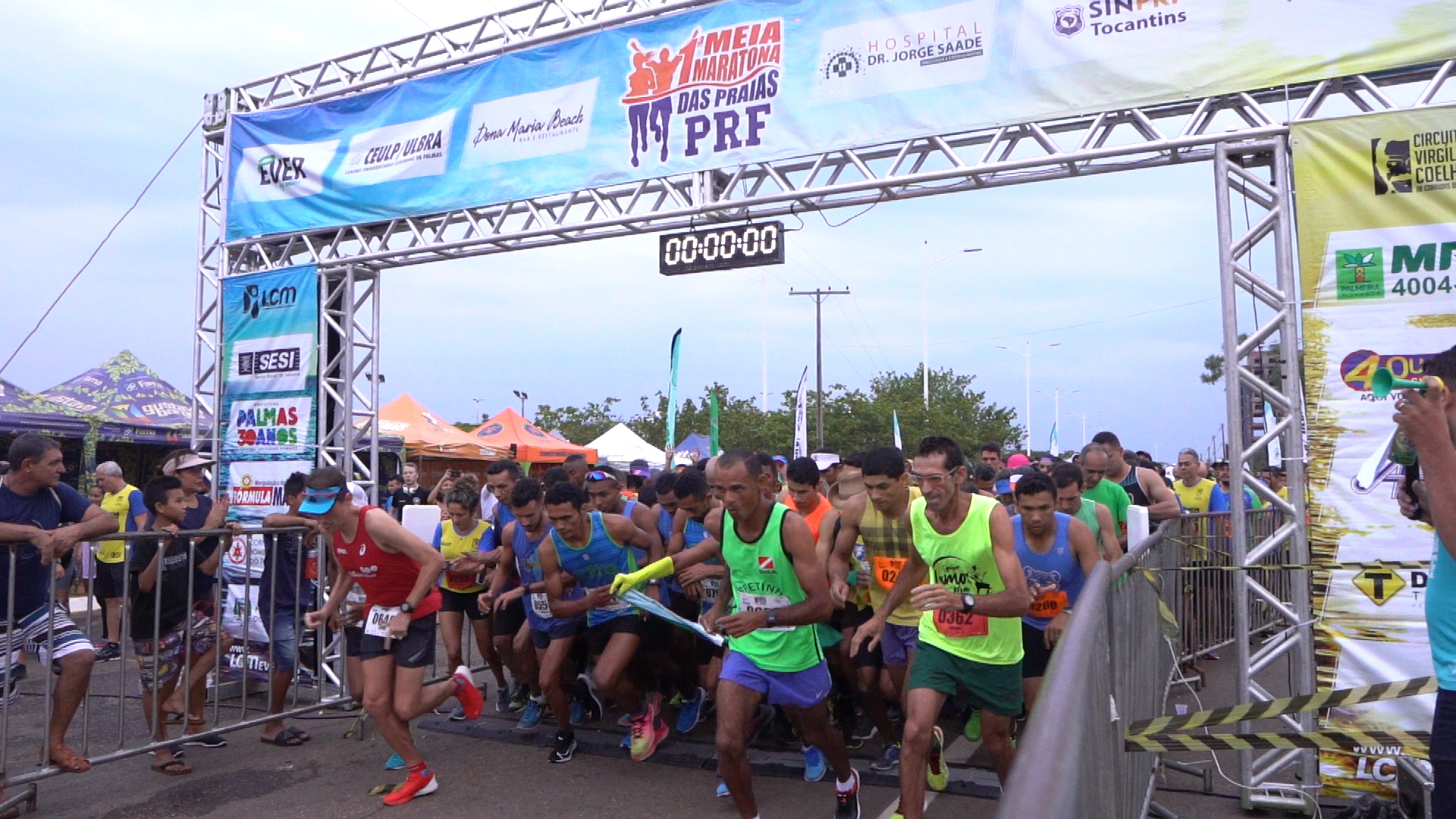 Meia Maratona da Praia é vencida em 1h12 na categoria masculina e 1h36m no feminino