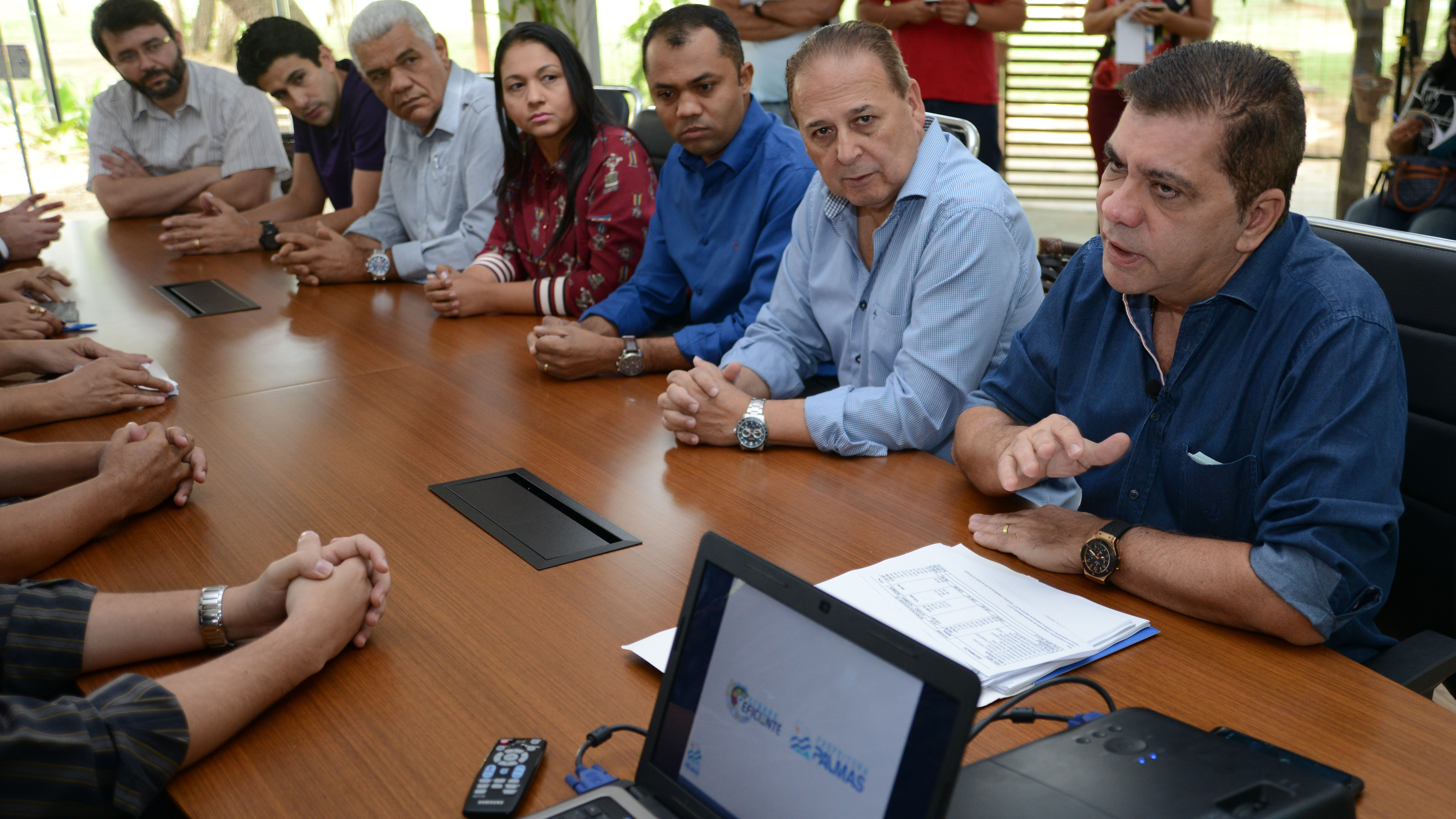 “Todos os servidores receberão a data-base até 31 de dezembro”, garante prefeito