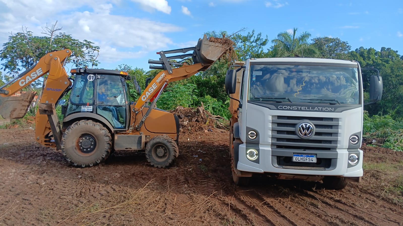 Retirada de entulhos na Arno 73 (607 Norte)