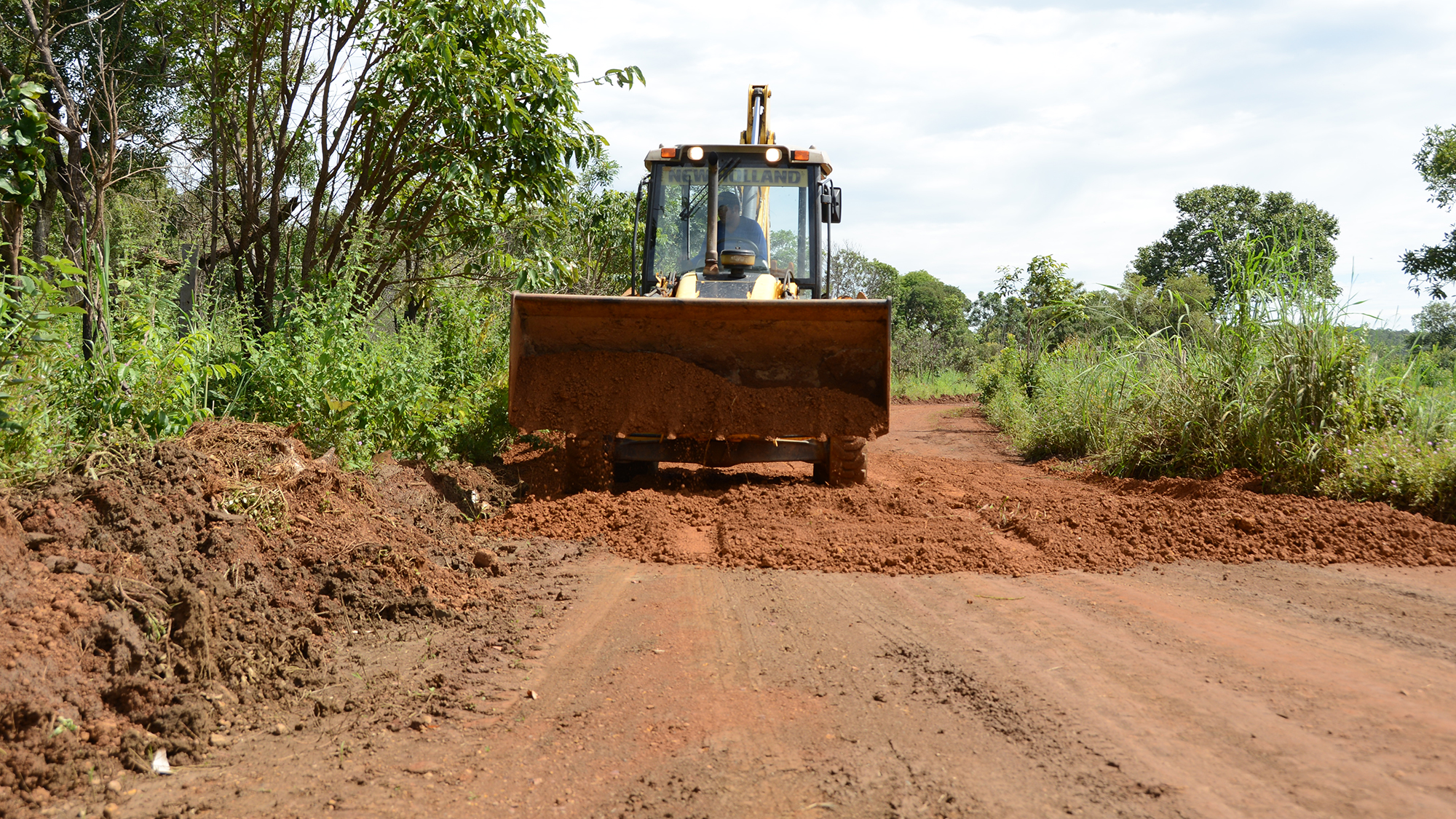 Secretaria de Desenvolvimento Rural realiza recuperação de estradas vicinais na região do São João