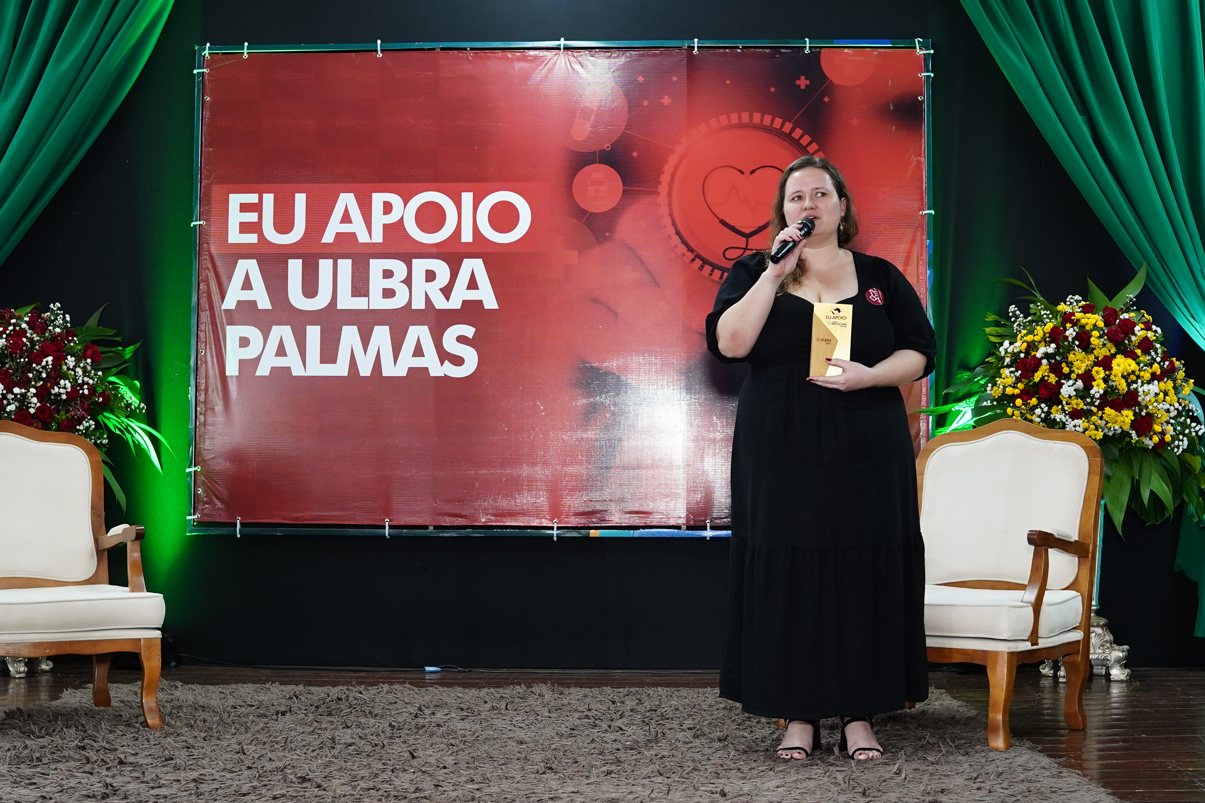 Dhieine Caminski afirmou que a homenagem recebida simboliza não apenas o reconhecimento da atuação da Semus, mas também a valorização das parcerias que têm gerado resultados concretos - Foto: Ulbra Palmas