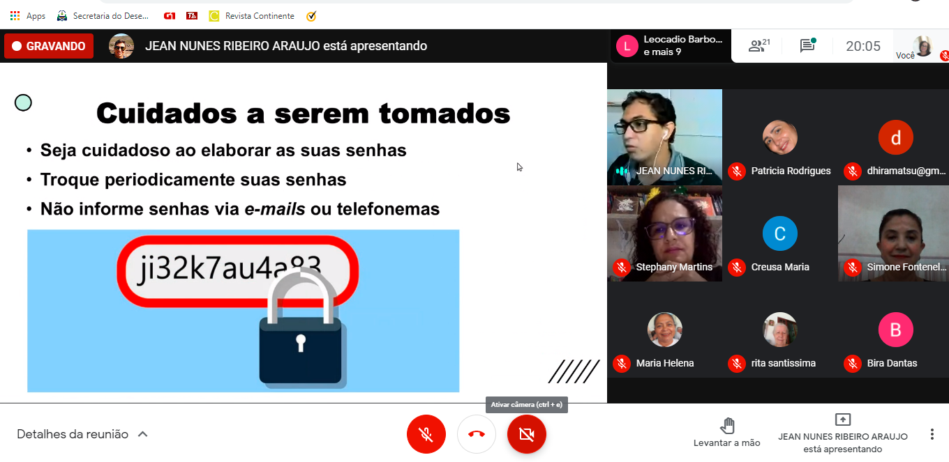 Idosos aprendem mais sobre Internet Banking e golpes virtuais durante curso de Inclusão Digital