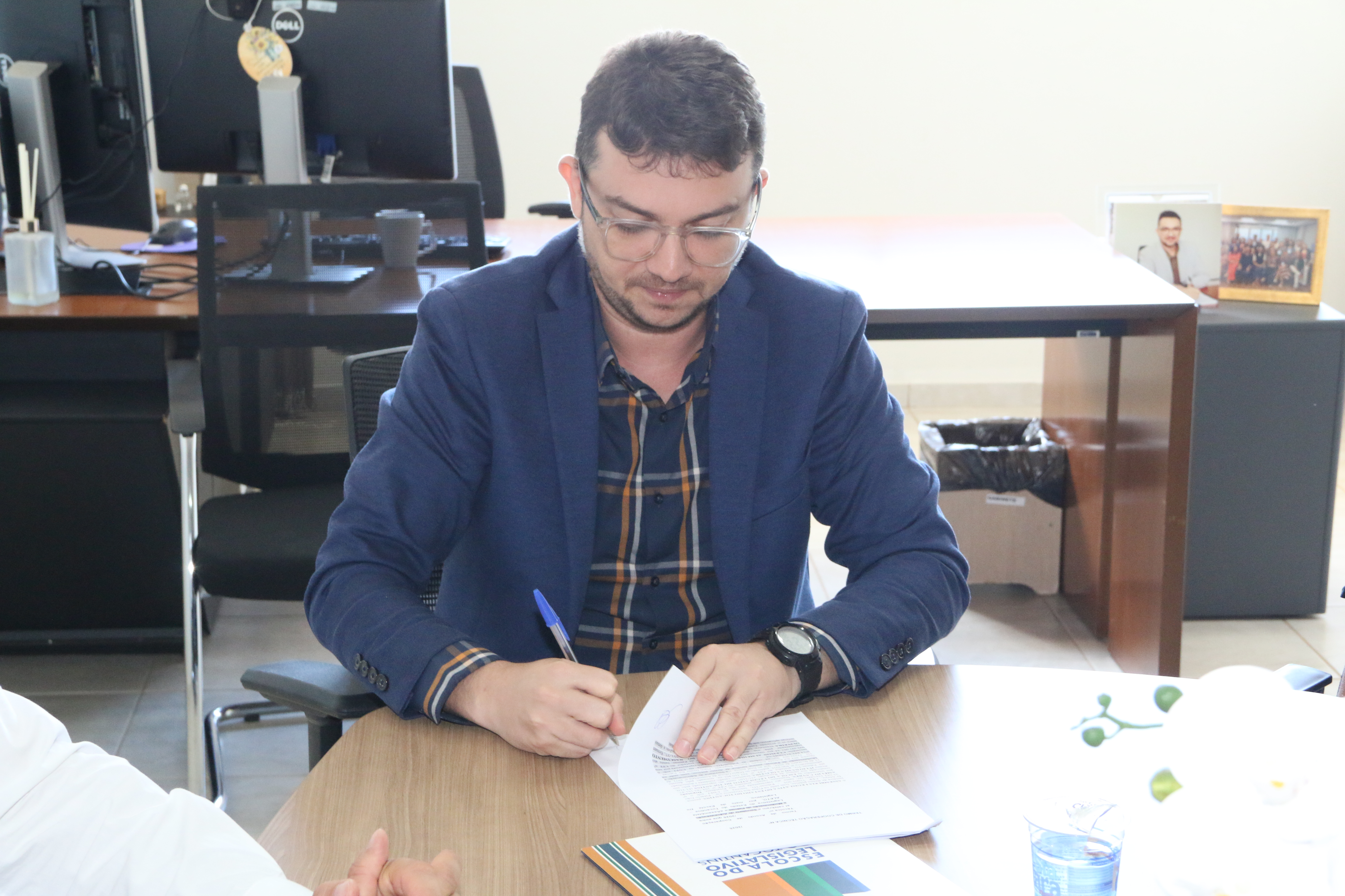 Secretário de Administração e Modernização, Cleison Nunes, explica que a iniciativa visa à realização de atividades educacionais, culturais, técnicas e de desenvolvimento científico, voltados para servidores da Prefeitura de Palmas