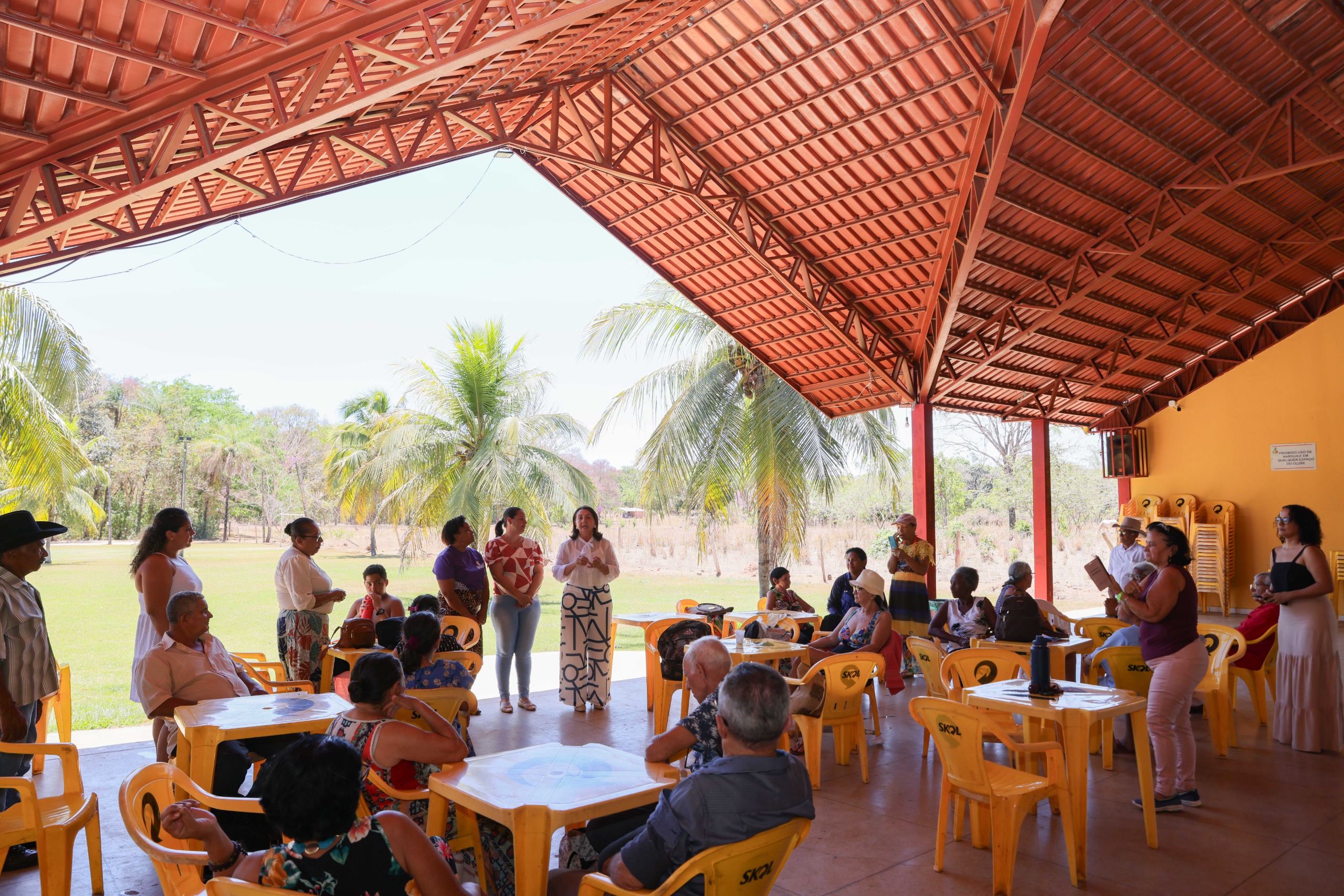 Idosos atendidos por Cras da Prefeitura de Palmas têm dia recreativo em clube da Capital