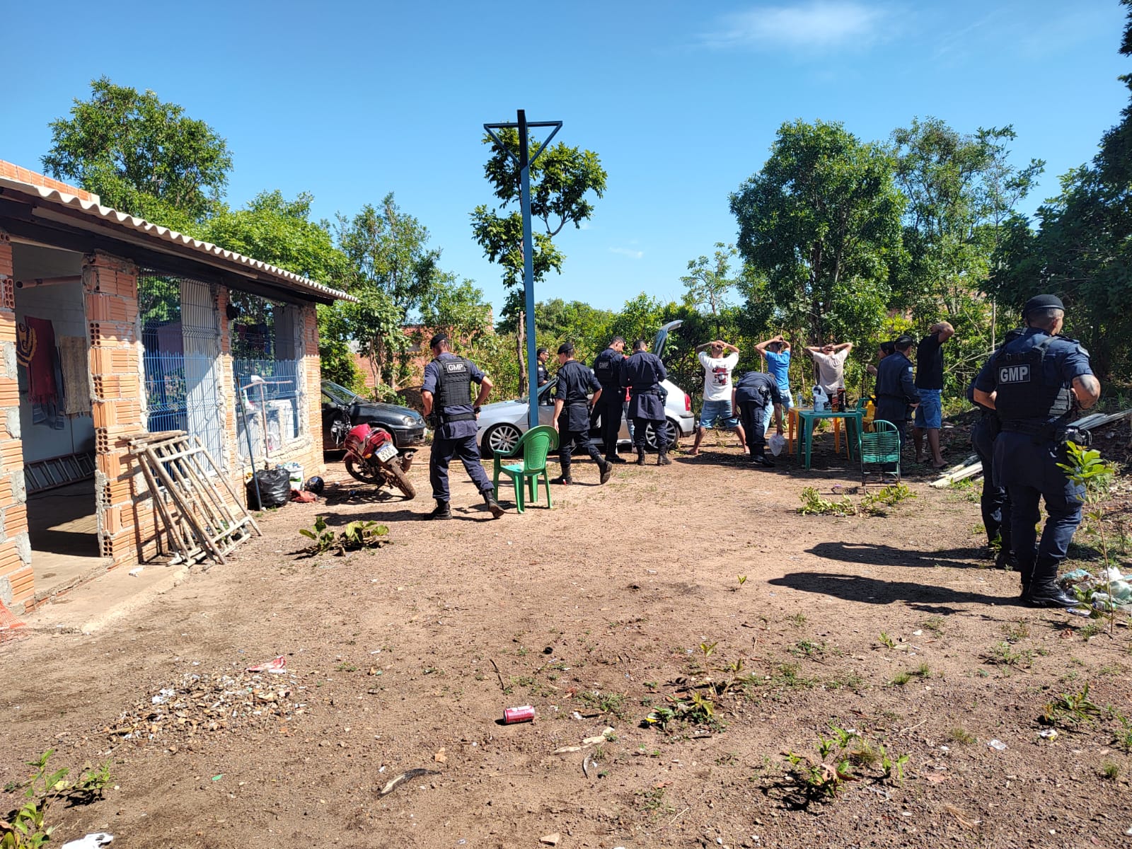 Equipe realizou abordagem de rotina em todos os presentes, que faziam uso de bebidas alcoólicas e possíveis substâncias análogas a entorpecentes