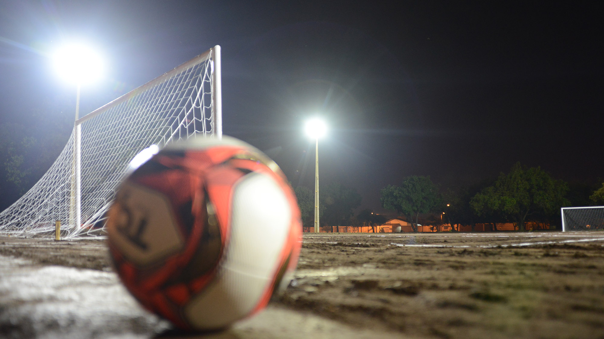 Prefeitura entrega sistema de iluminação de LED do campo de futebol da Arso 121