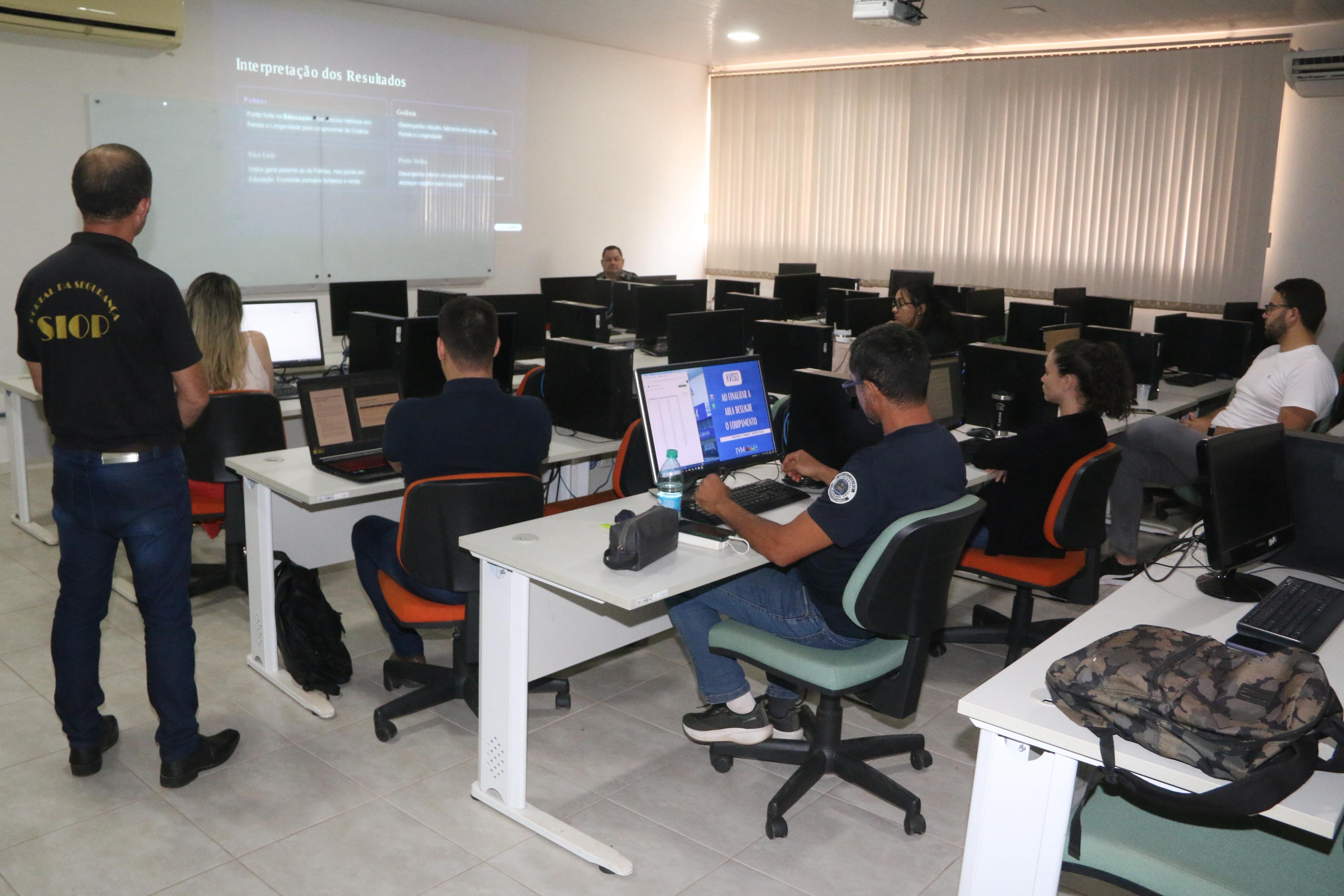 Capacitação incluiu aulas expositivas e estudos de caso