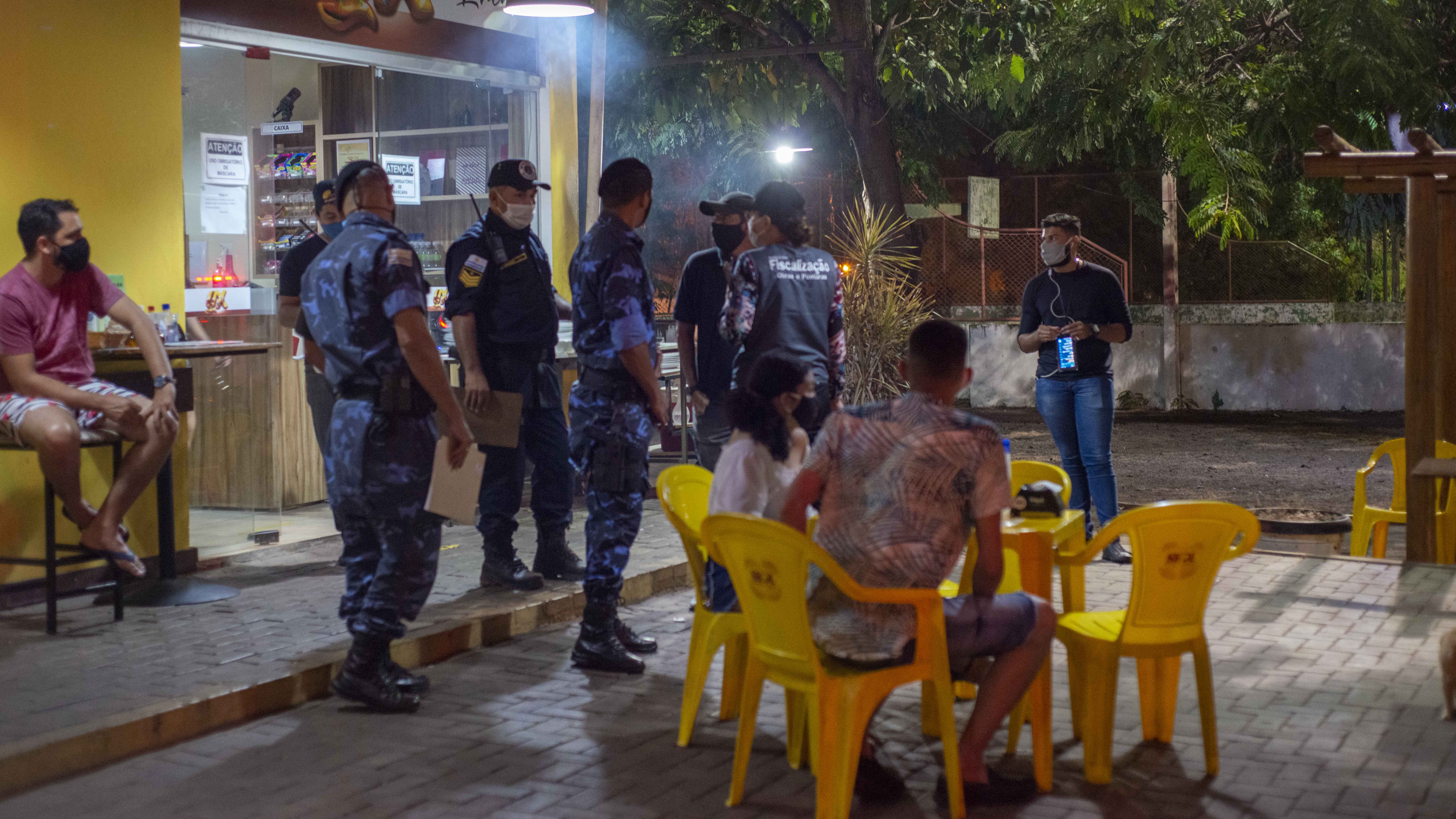 Covid-19: comércios que descumpriram novo limite de atendimento ao público são multados