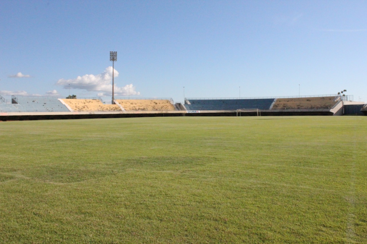 Prefeitura revitaliza Estádio Nilton Santos para jogo da Copa Brasil entre Palmas e Paraná Clube