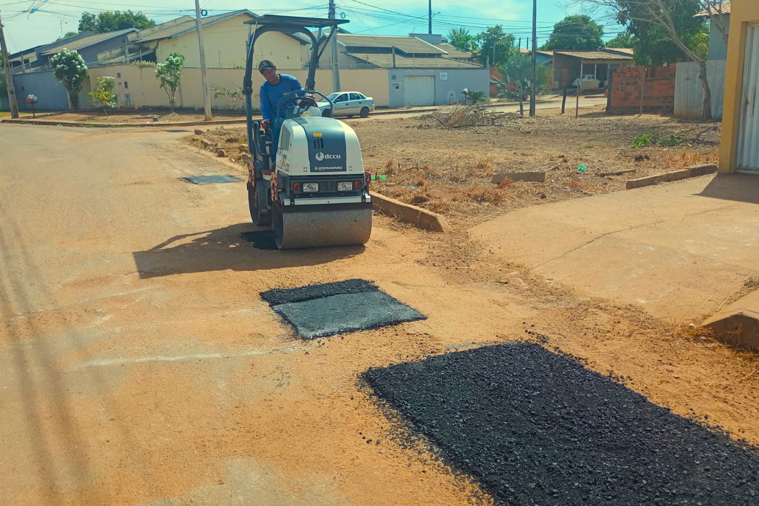 Serviço de tapa-buraco no Setor Morada do Sol, em Palmas
