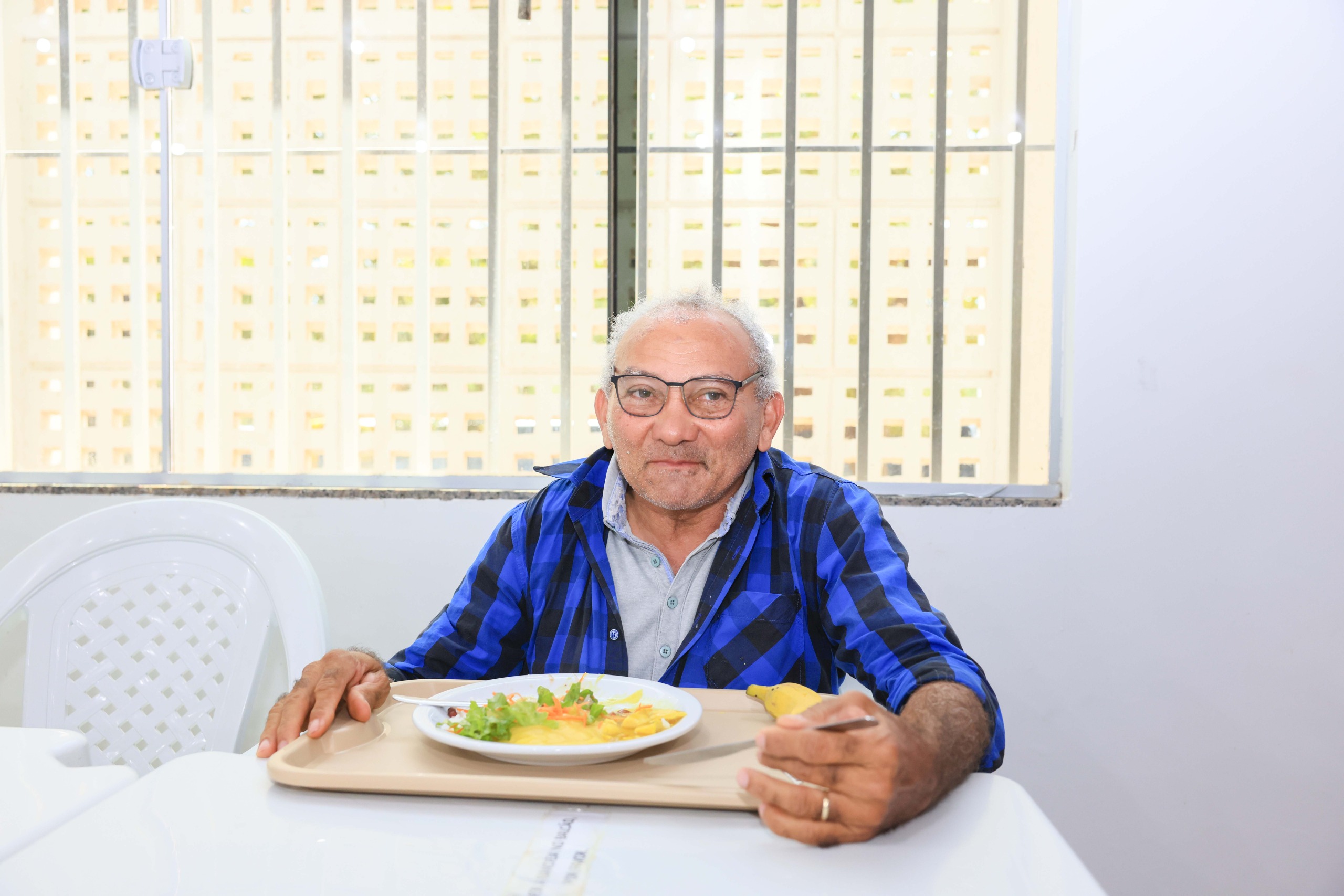 Usuário do Restaurante Tereza Cristina Ayres, o auxiliar de serviços gerais Joel da Silva almoça de segunda a sexta-feira no local