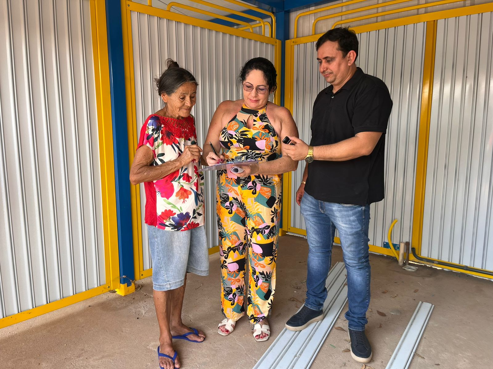 Prefeitura de Palmas entrega a comerciantes da Arca de Taquaralto chaves dos novos boxes