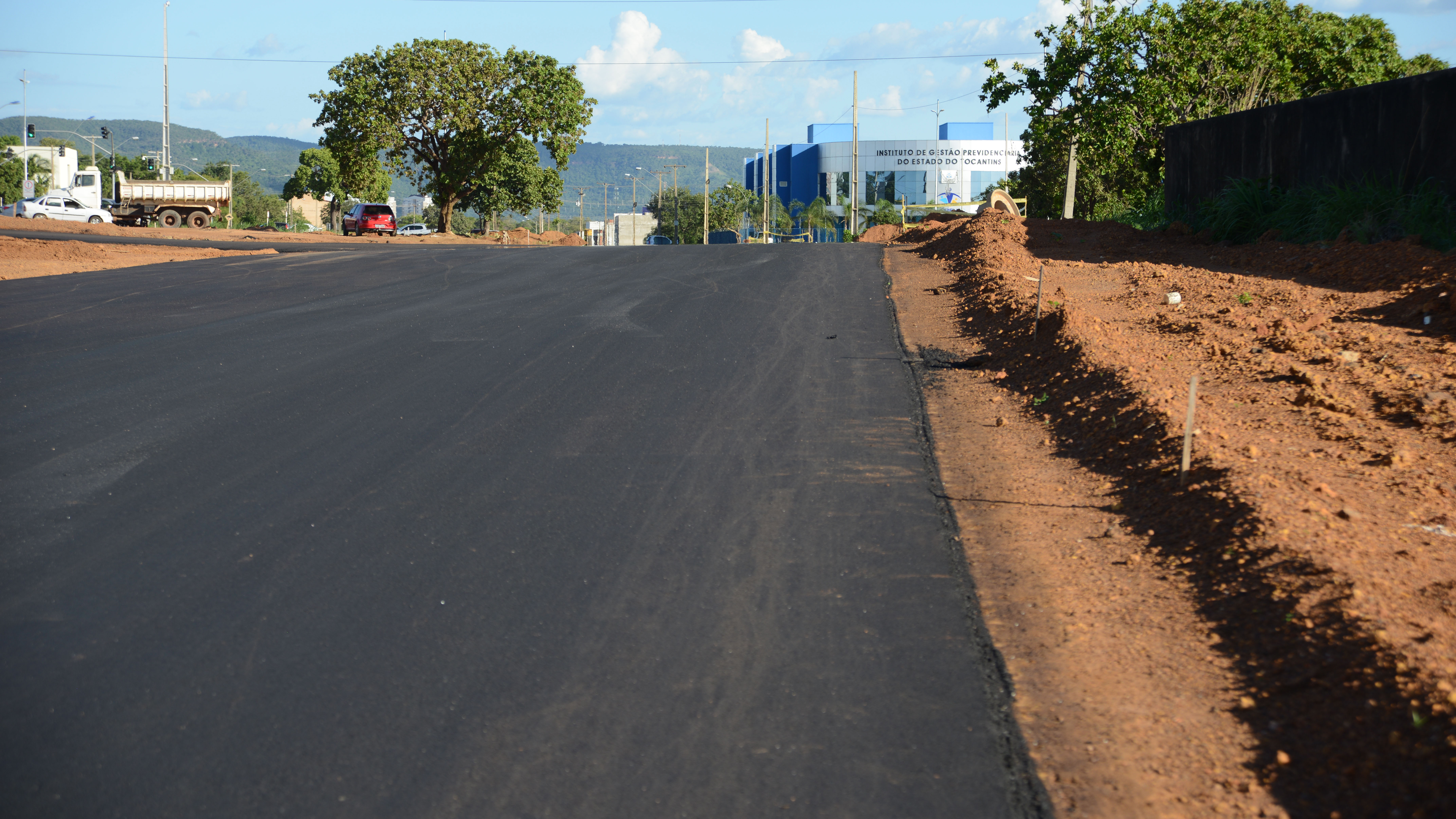 Avenida LO-12 tem duplicação concluída e garante nova pista para região Norte