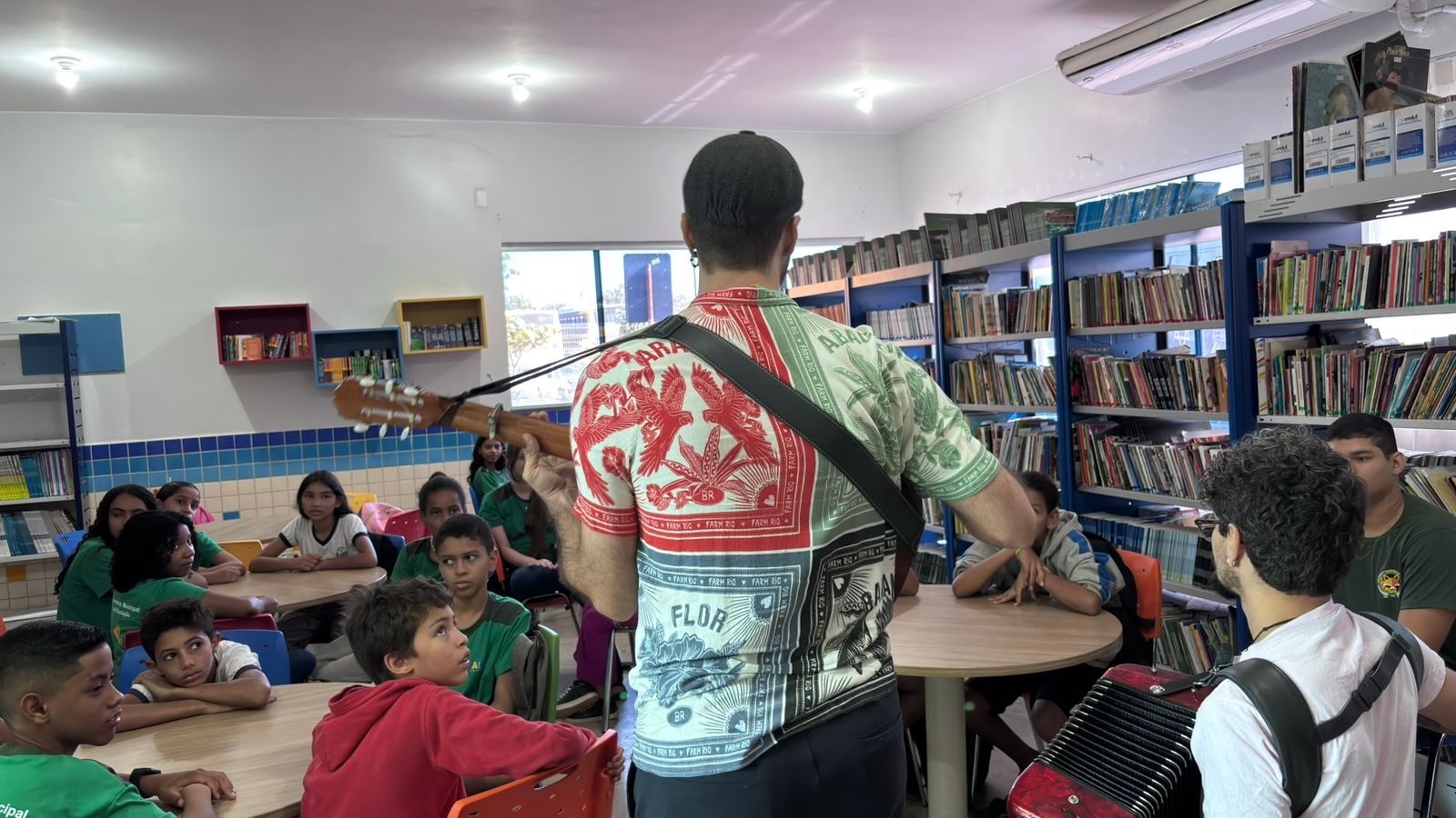 Presença do Tocan Duo chamou atenção dos alunos que conheceram diferentes formas de expressão cultural