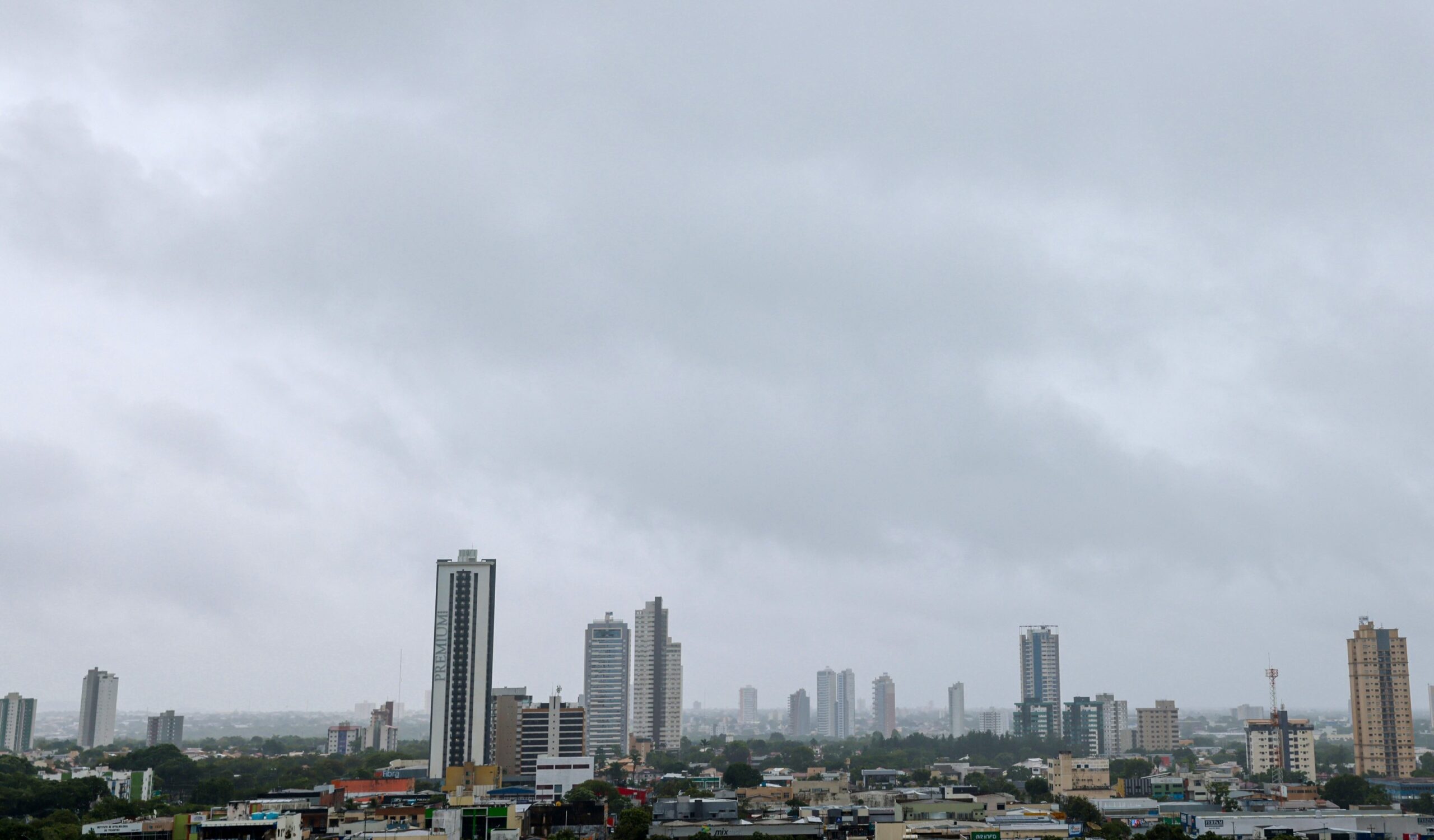 Boletim climático aponta fim de semana chuvoso na Capital