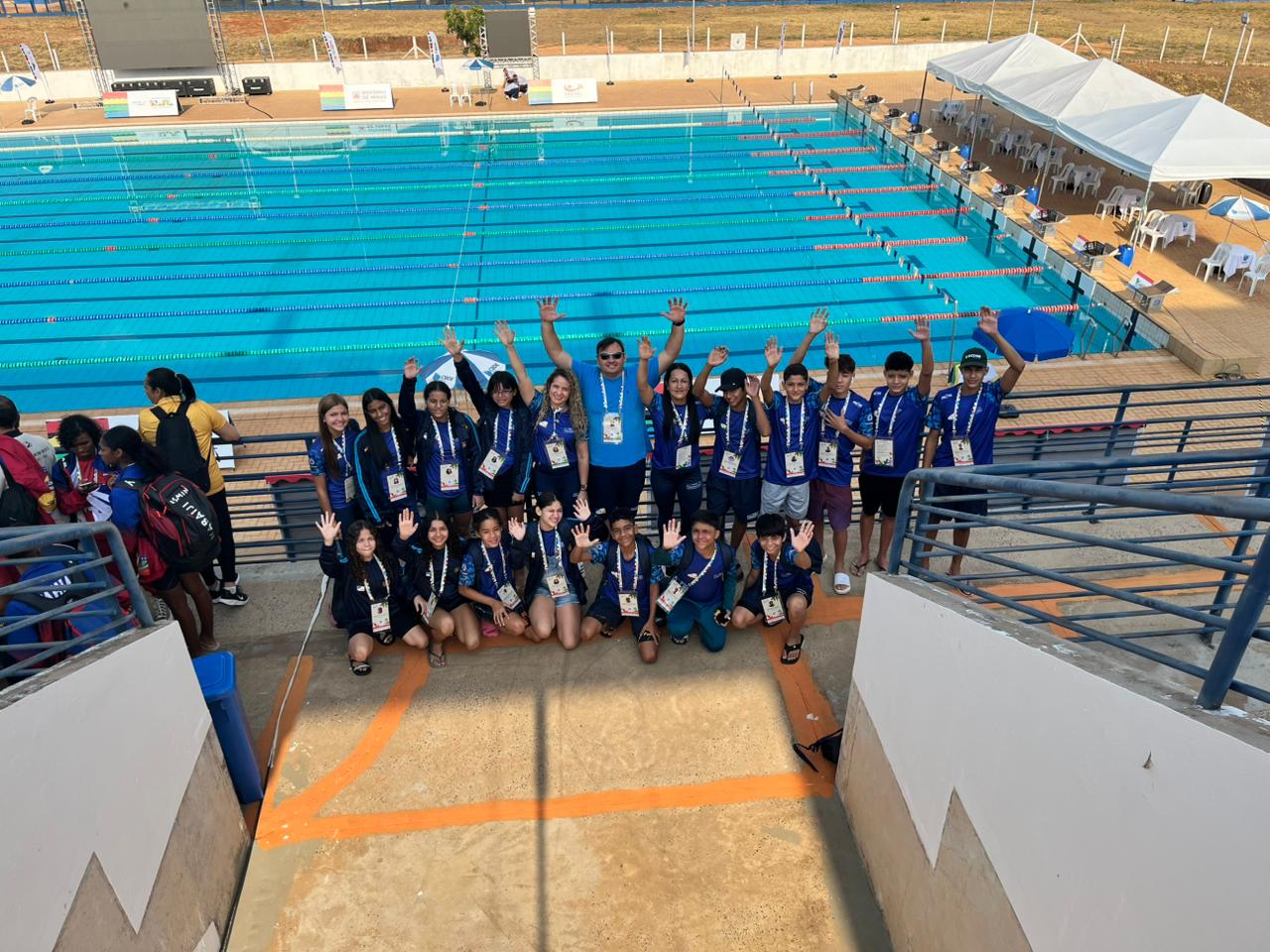 O professor da rede municipal Eder Rabelo atua como técnico dos 16 estudantes-atletas que representam o Tocantins na natação