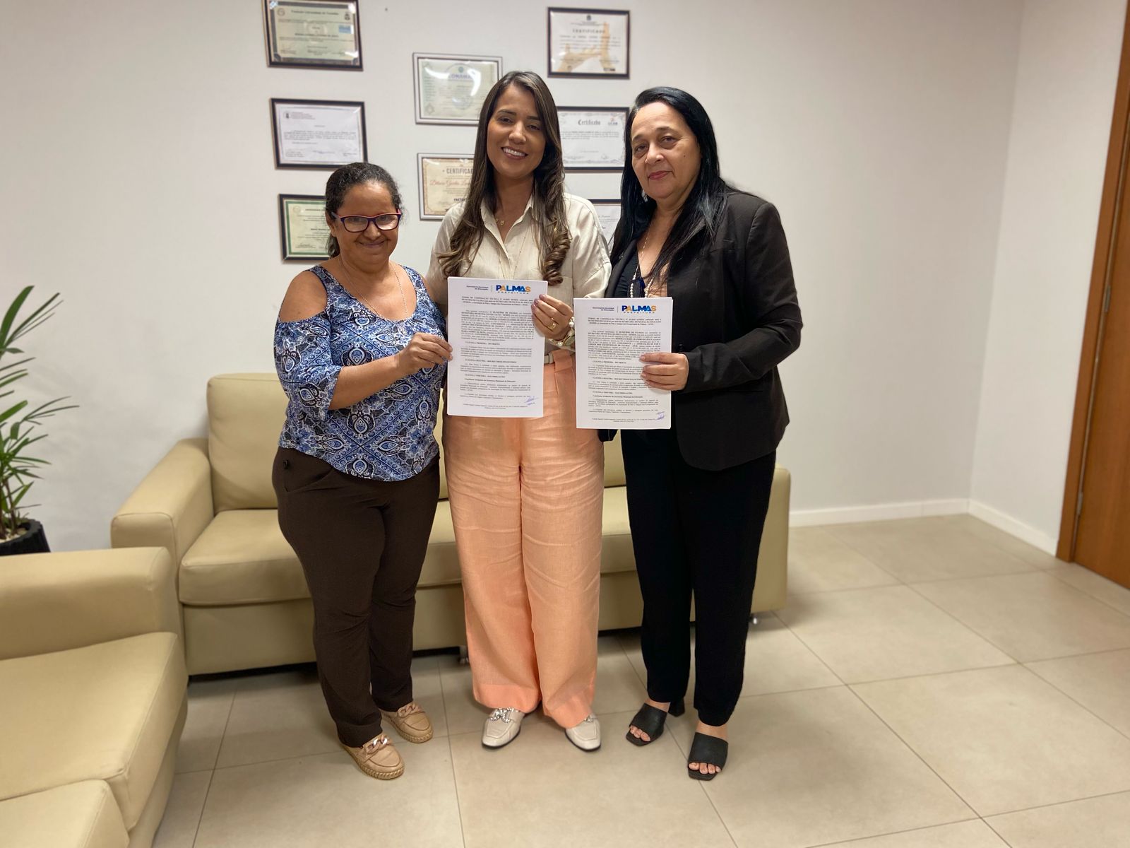 Assinatura do termo ocorreu na tarde desta quinta-feira, 20, no gabinete da Semed