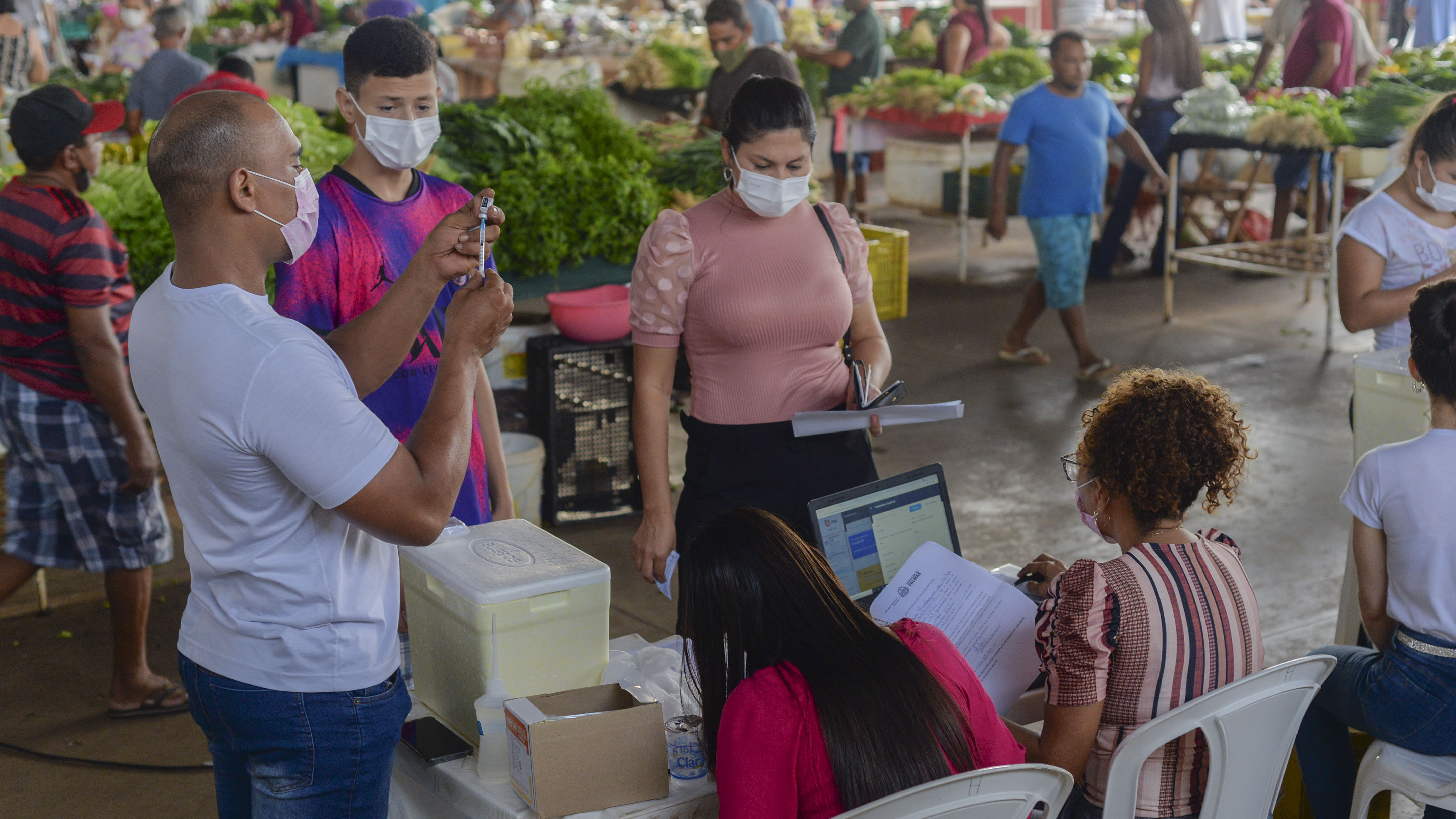 ‘Mais Saúde’ retorna à Feira da 304 Sul com vacinação e ações e programação do Outubro Rosa
