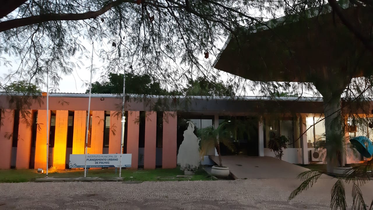 Órgãos instalados no antigo prédio do Paço Municipal atenderão pela manhã nesta sexta-feira, 1º