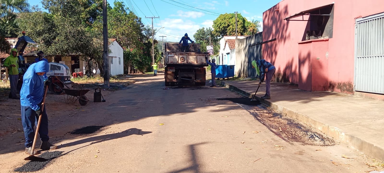 Manutenção de via também foi realizada no distrito
