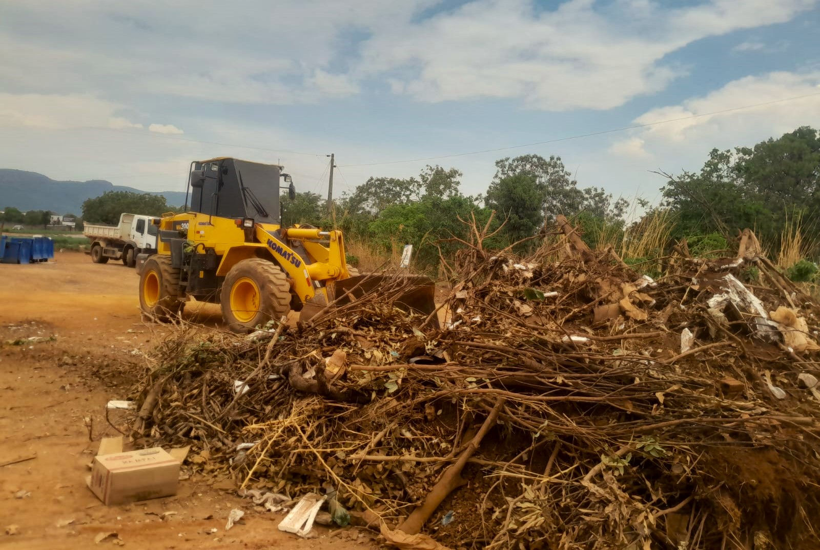 O recolhimento de entulhos seguiu, entre vários pontos, na rodovia TO 020