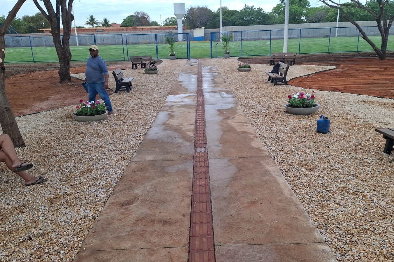 Campo do Jardim Taquari sendo preparado para inauguração