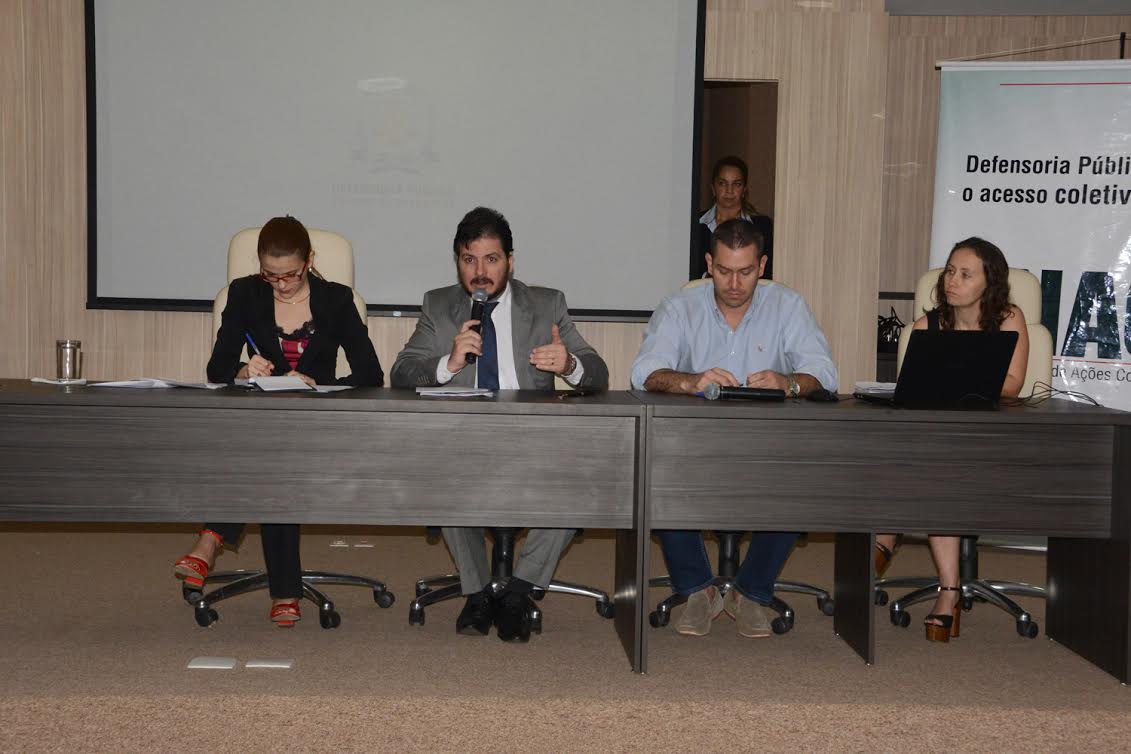 Prefeitura tira dúvidas de famílias impactadas do BRT durante atendimento coletivo na Defensoria Pública