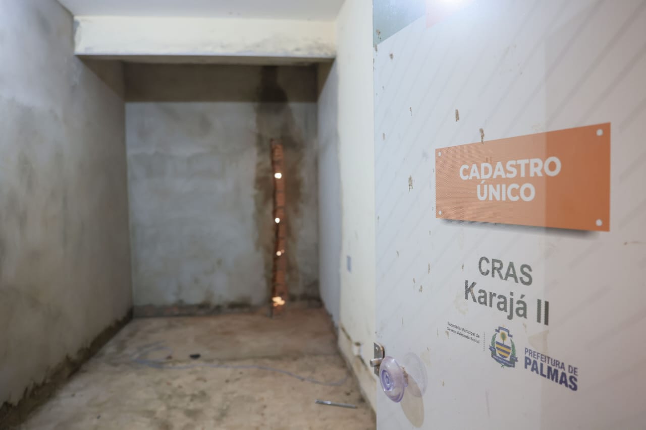 Para conclusão da obra faltam a instalação do telhado, execução da calçada frontal,  construção do quiosque e assentamento de cerâmica