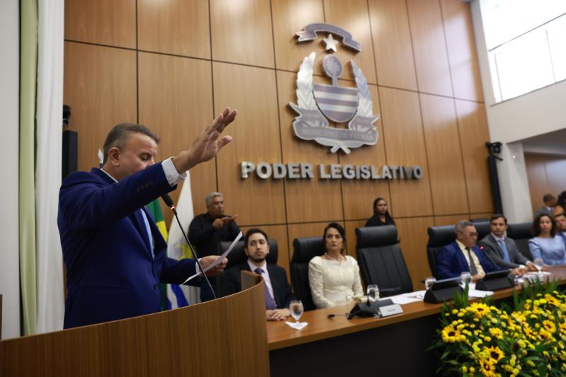Prefeito eleito Eduardo Siqueira Campos durante seu discurso de posse