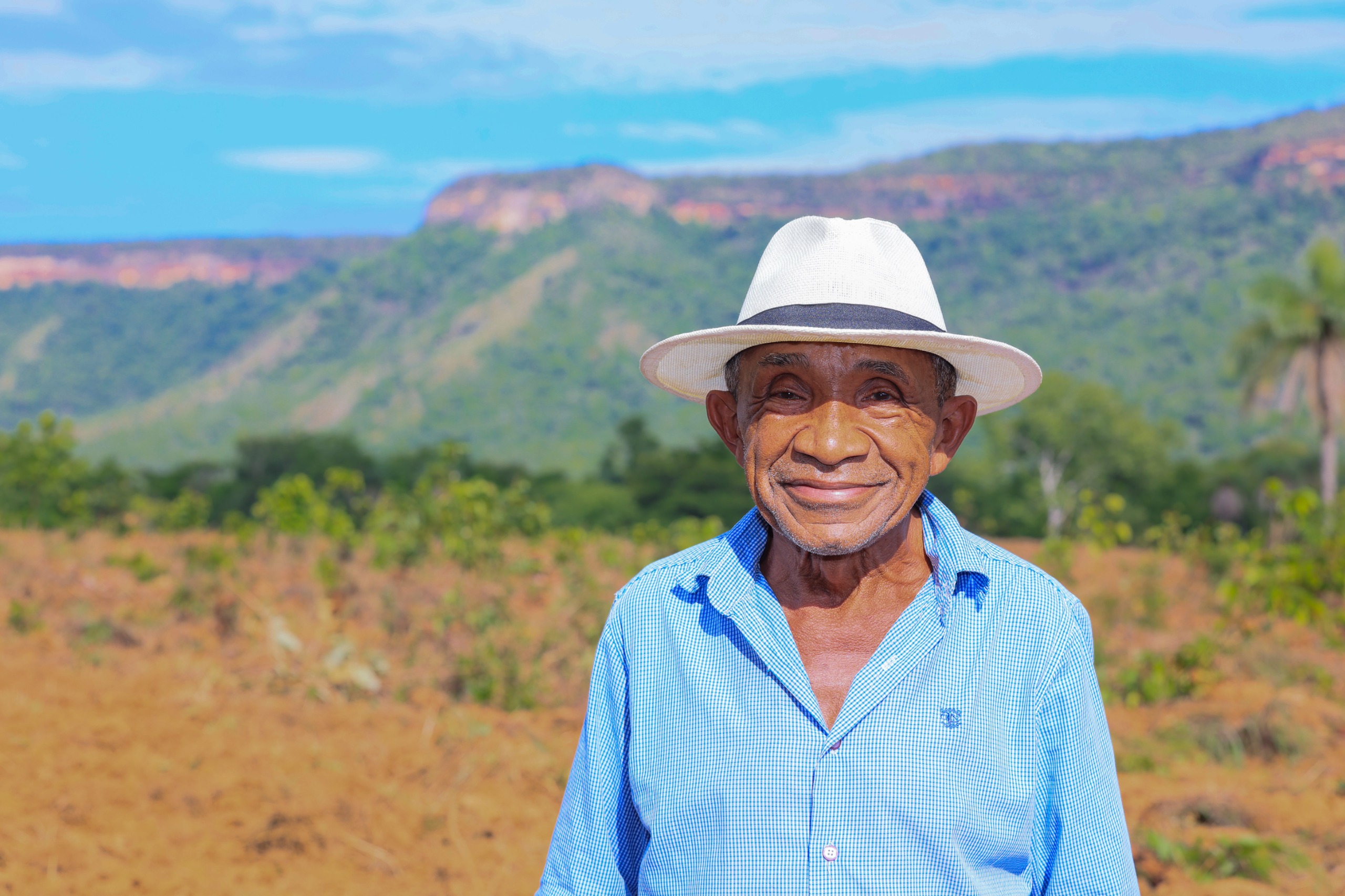 Celsinho, presidente da Associação do Setor São João I comemora o atendimento da demanda da comunidade nas propriedades