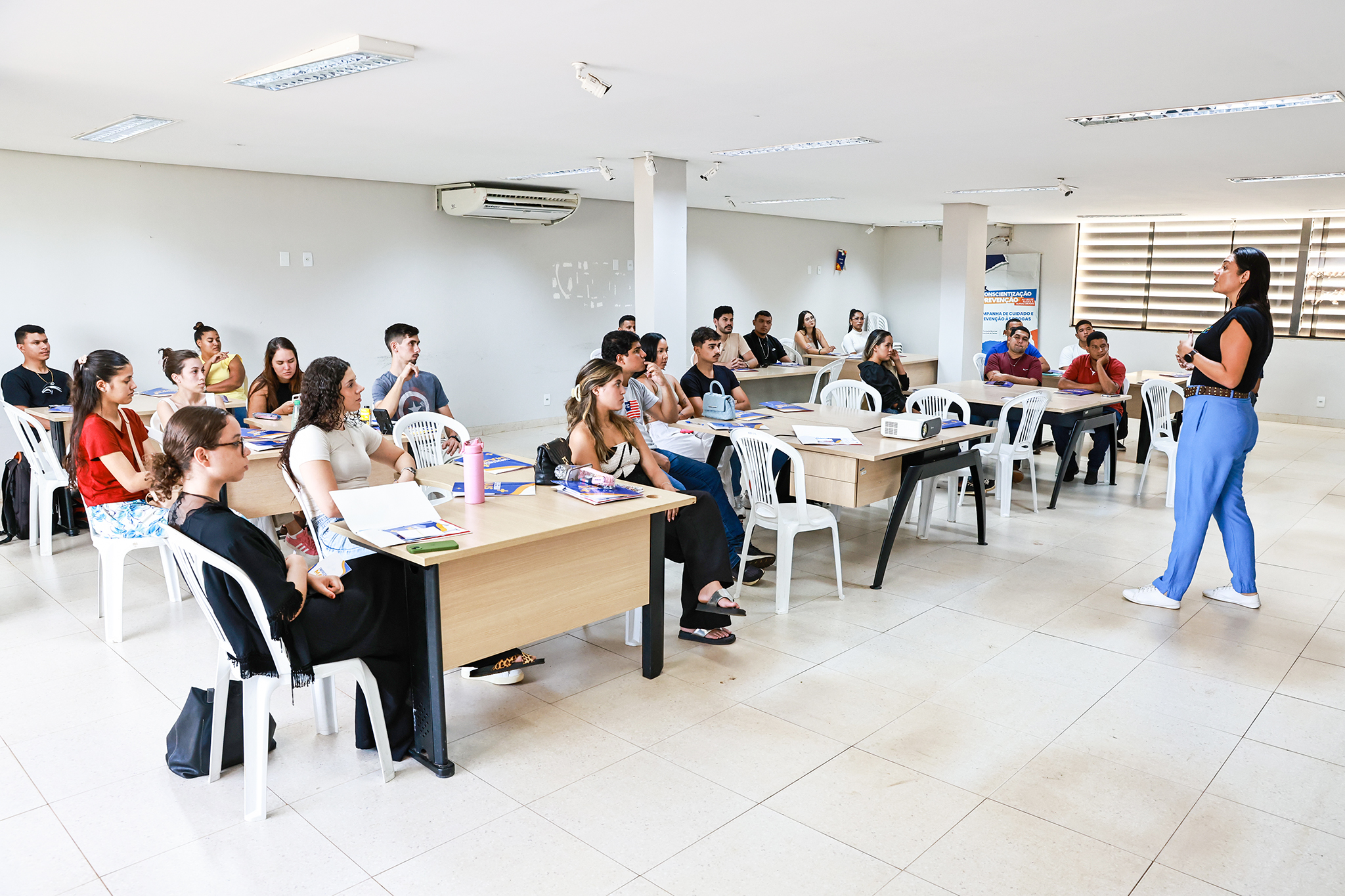 Jovens apresentam ideias de negócios no primeiro dia de aula do projeto Empreenda Mais da Prefeitura de Palmas
