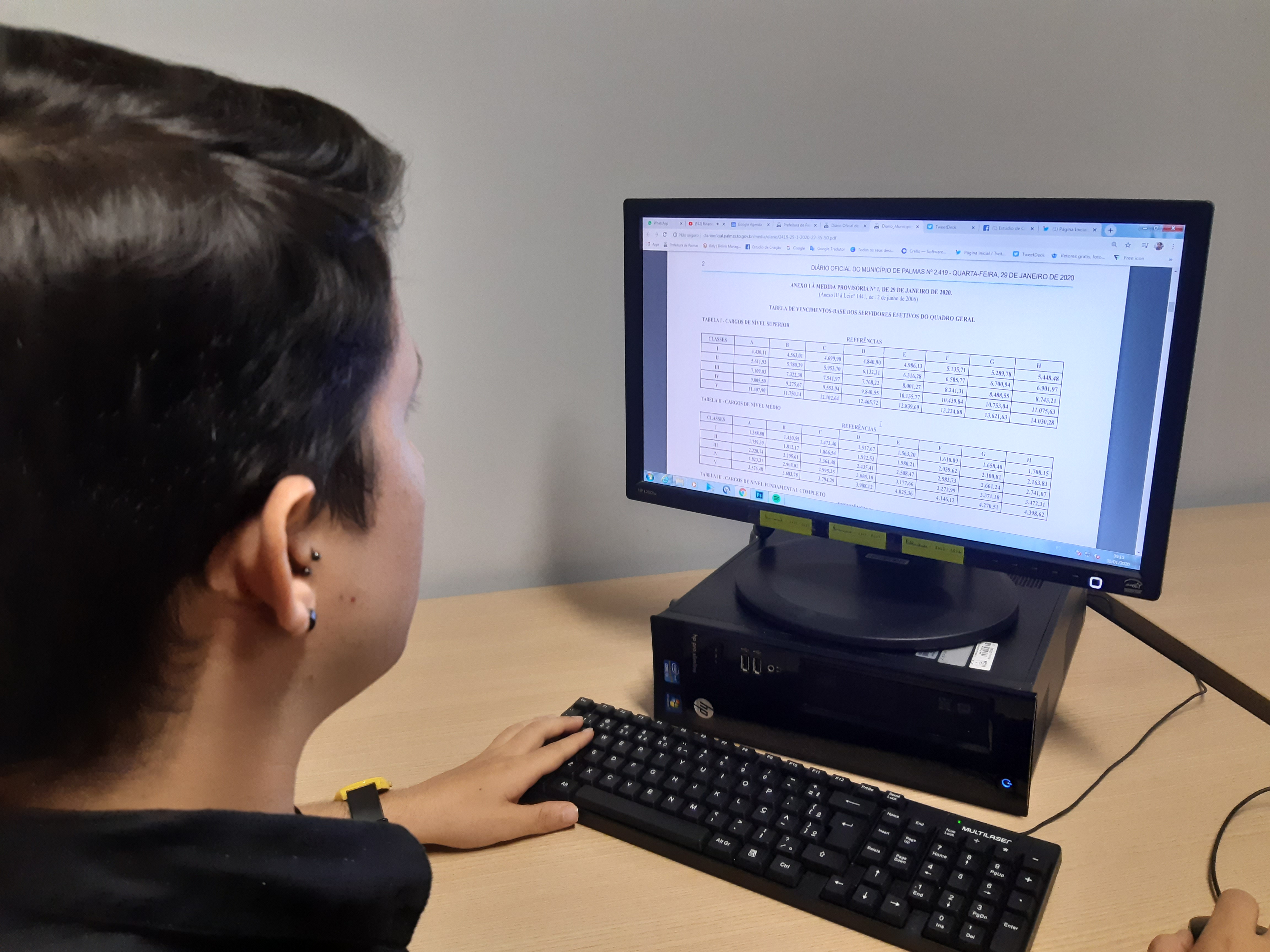 Prefeitura divulga tabelas com revisão dos vencimentos e subsídios dos servidores públicos