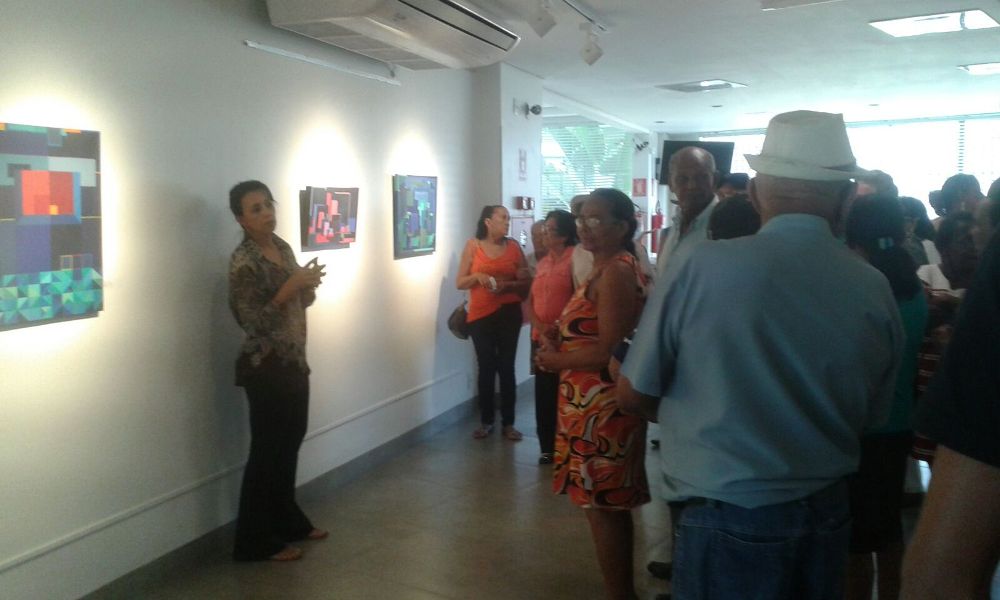 Idosos , jovens e crianças visitam Fundação Cultural de Palmas