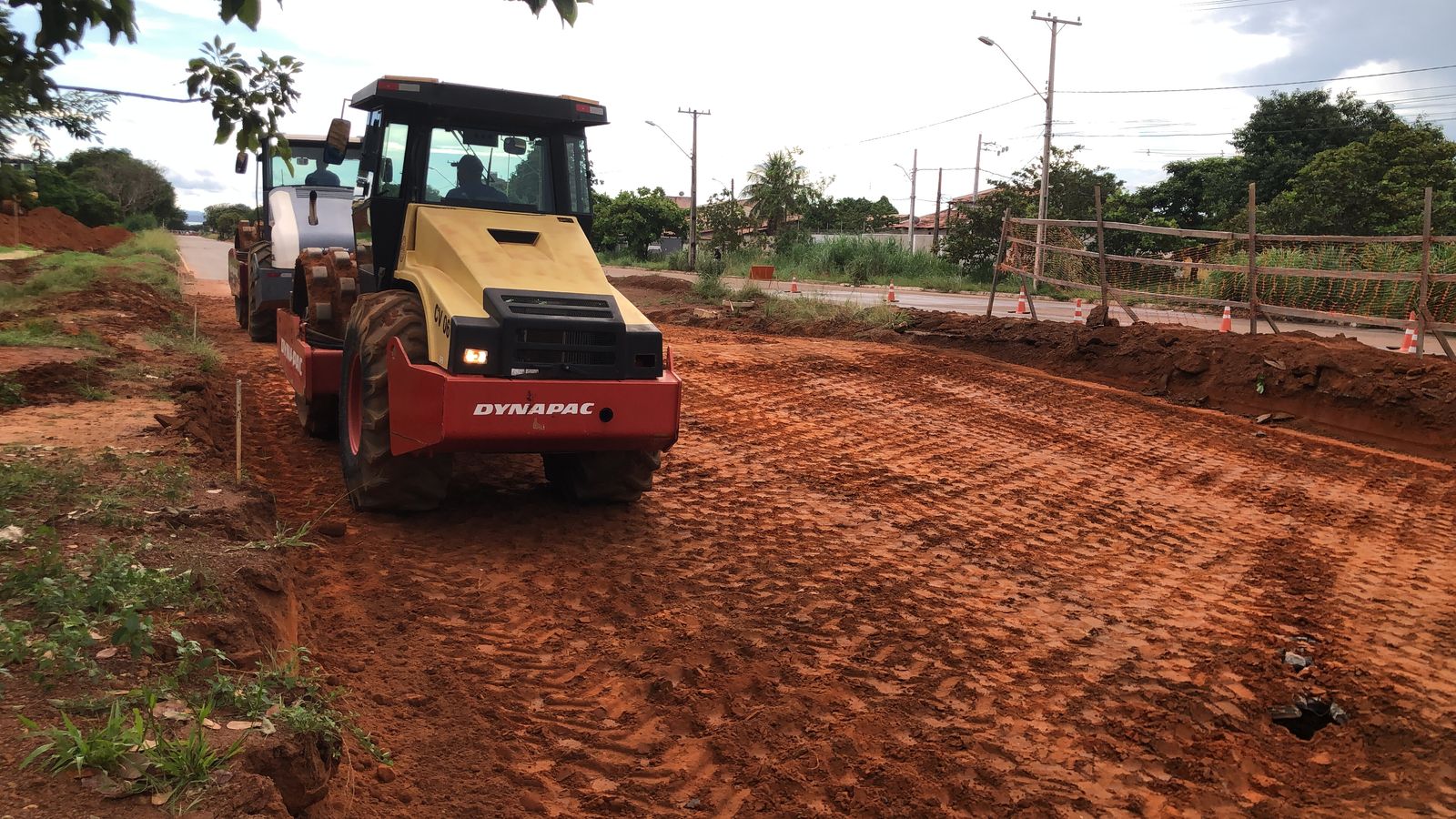 Serviços de drenagem no trecho da LO-21 que vai da NS-02 até a Avenida Teotônio Segurado resolverá problema de escoamento