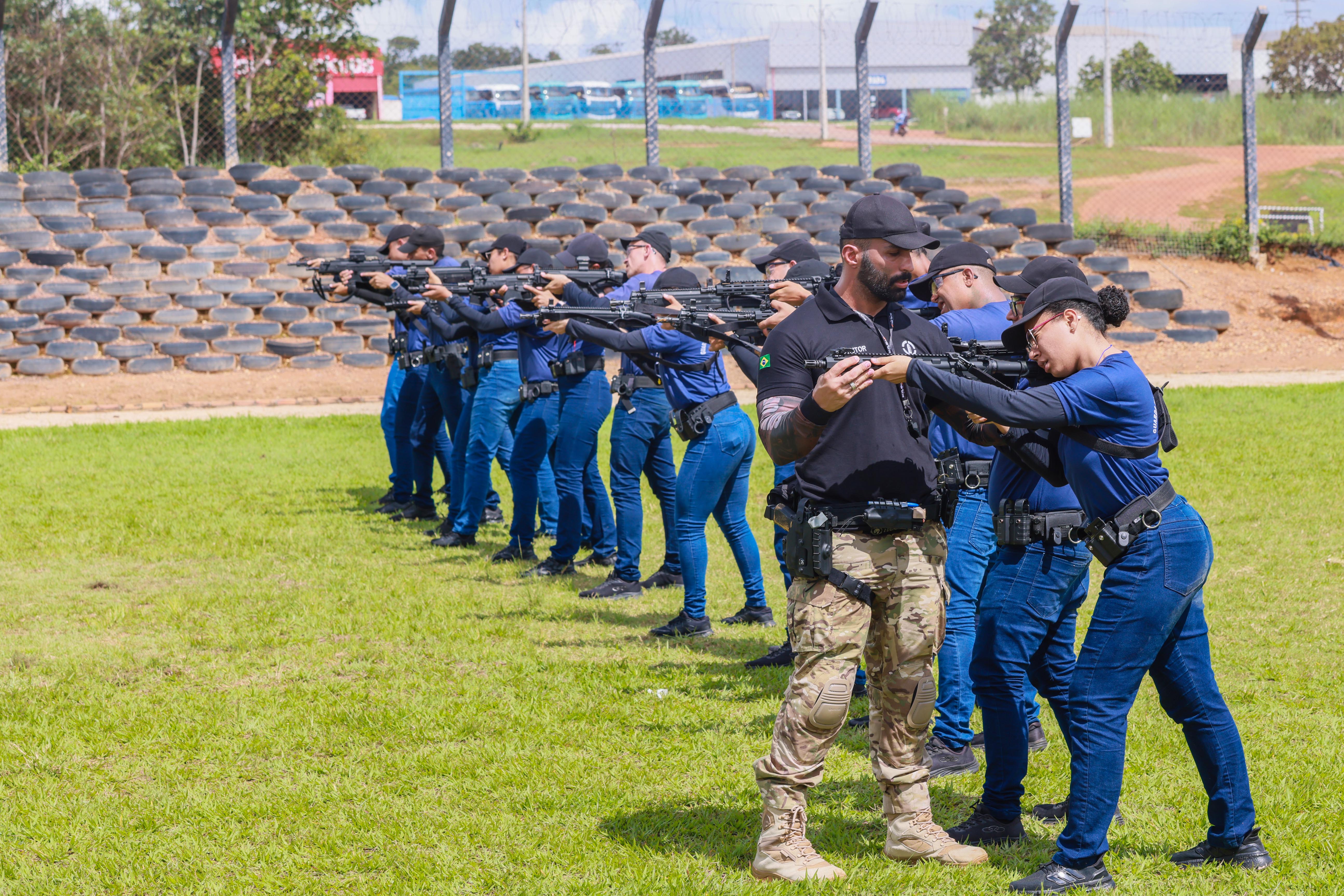 Alunos da Guarda Metropolitana de Palmas durante treinamento 