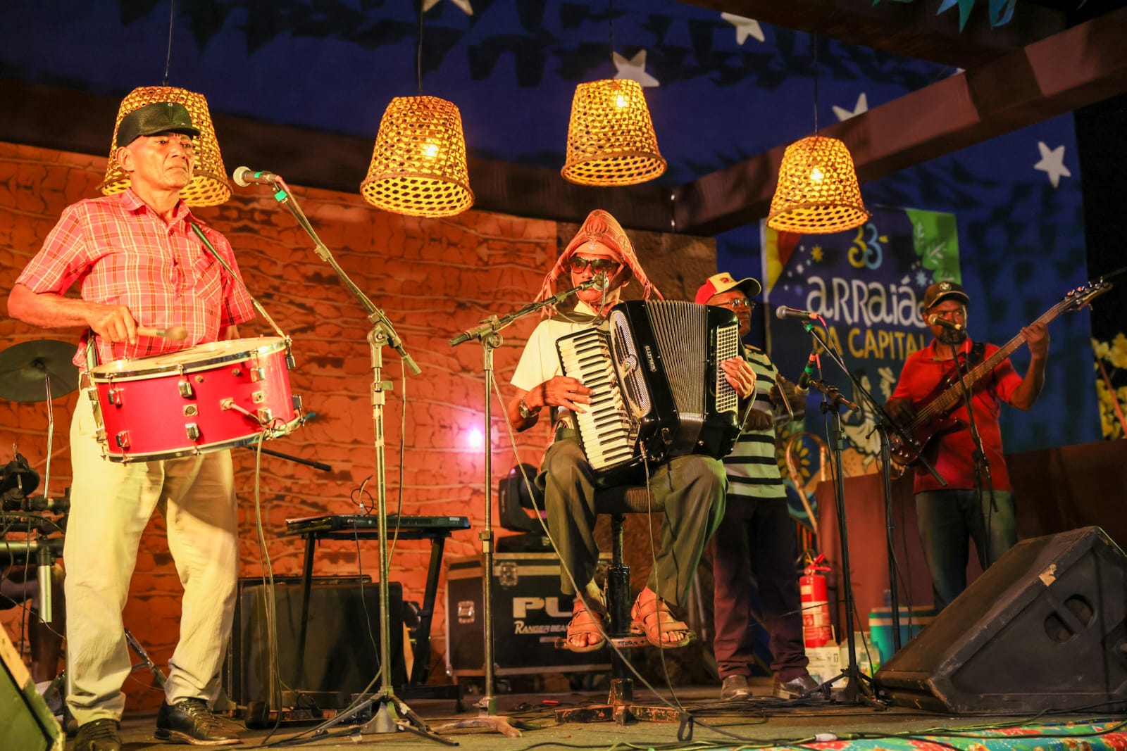 Juarez seguiu embalando o público com músicas cheias de alegria